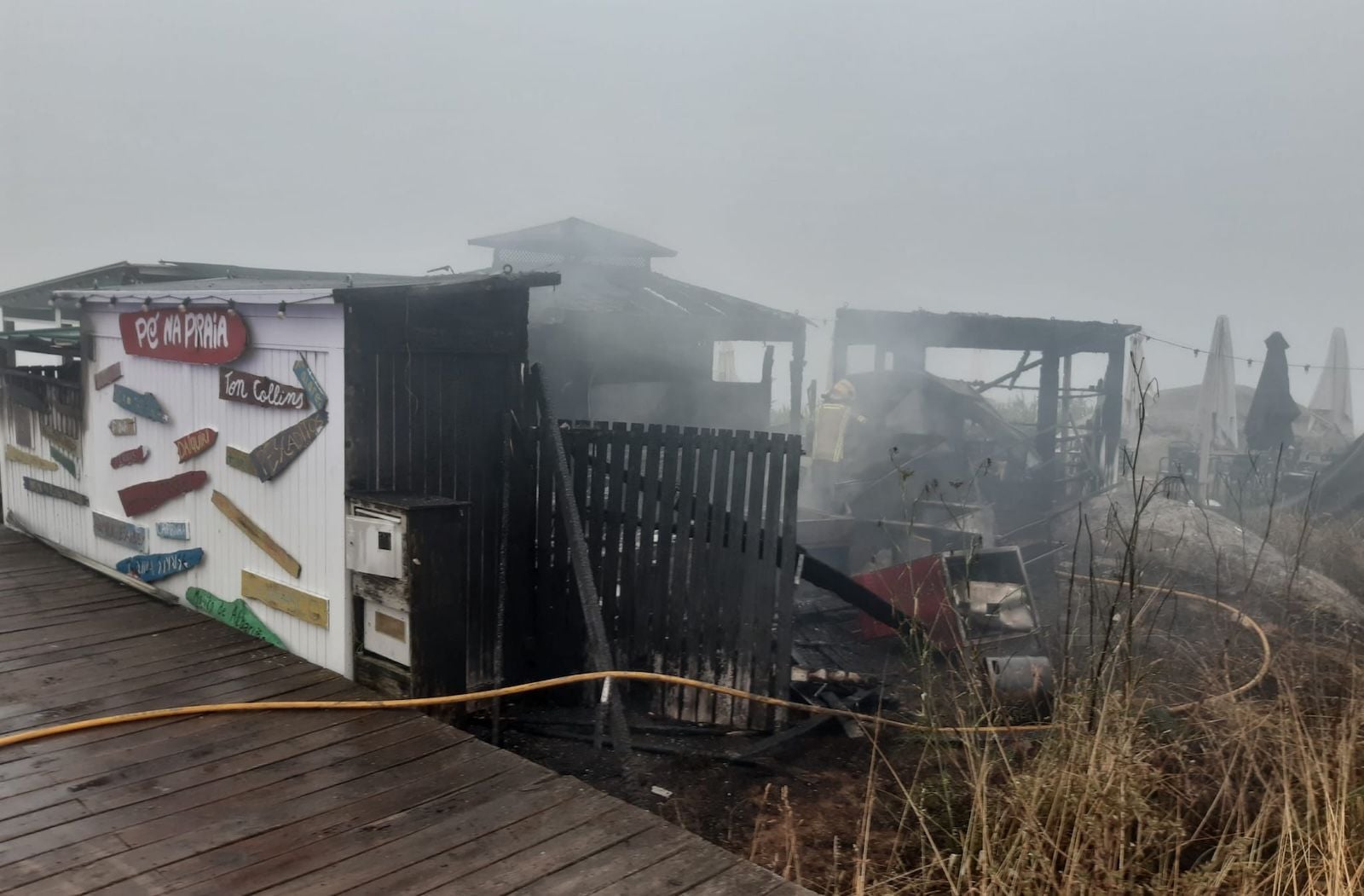 Incendio no chiringuito Pé na Praia