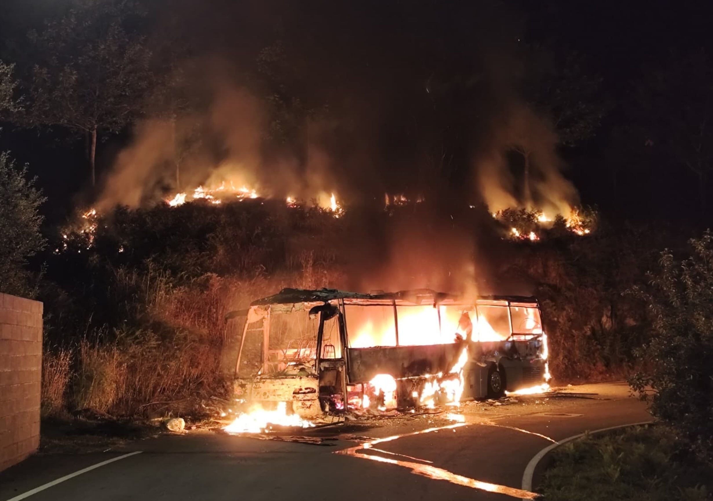 Autobús que ardió en Verducido