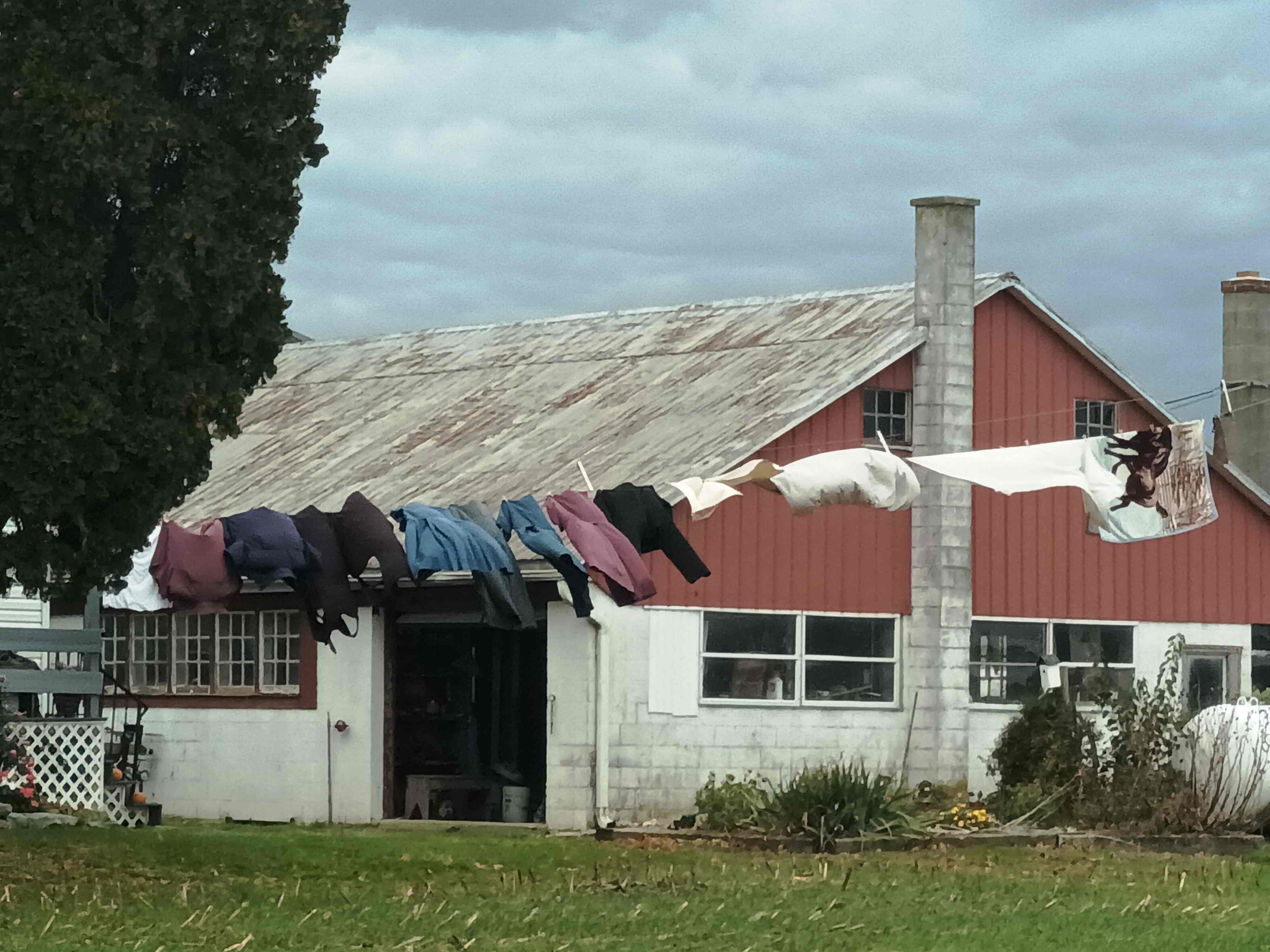 Roupa tendida nunha granxa Roupa tendida nunha granxa