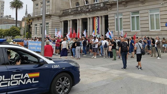 Vehículo da Policía Nacional durante a protesta contra a Lei Mordaza Vehículo da Policía Nacional durante a protesta contra a Lei Mordaza