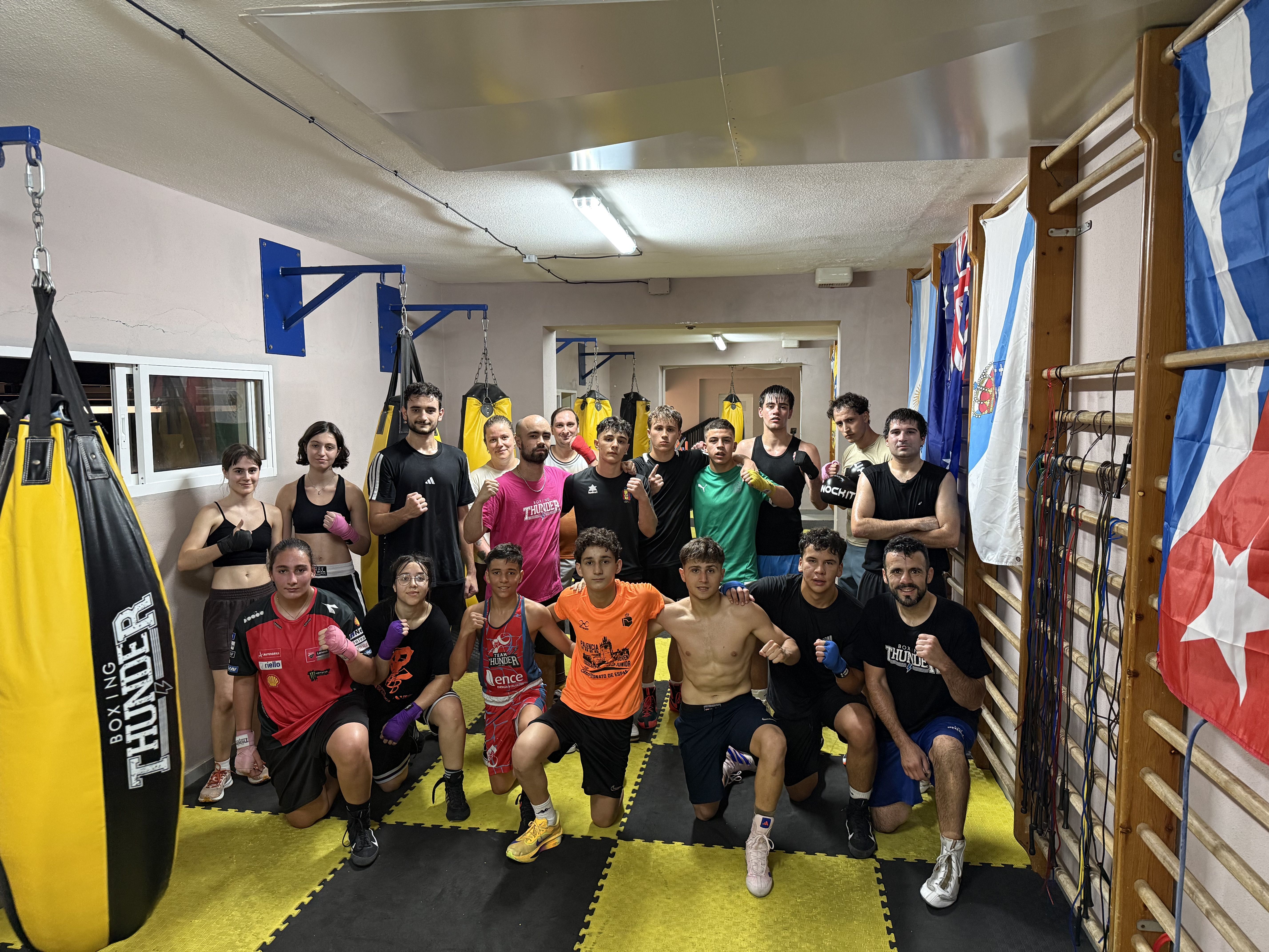 Deportistas del Team Thunder Marín en un entrenamiento en A Raña
