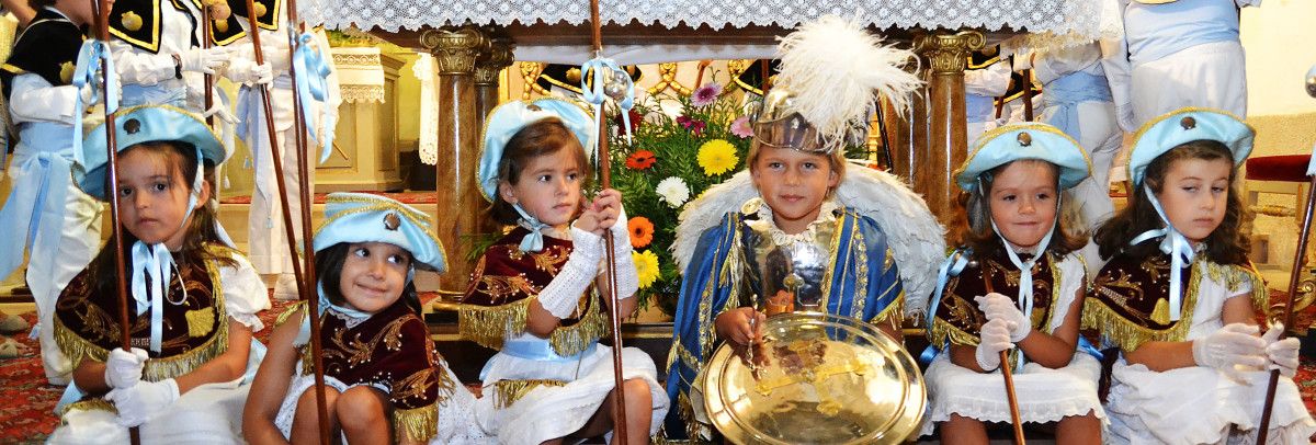 Ofrenda floral a la Virgen Peregrina 2015