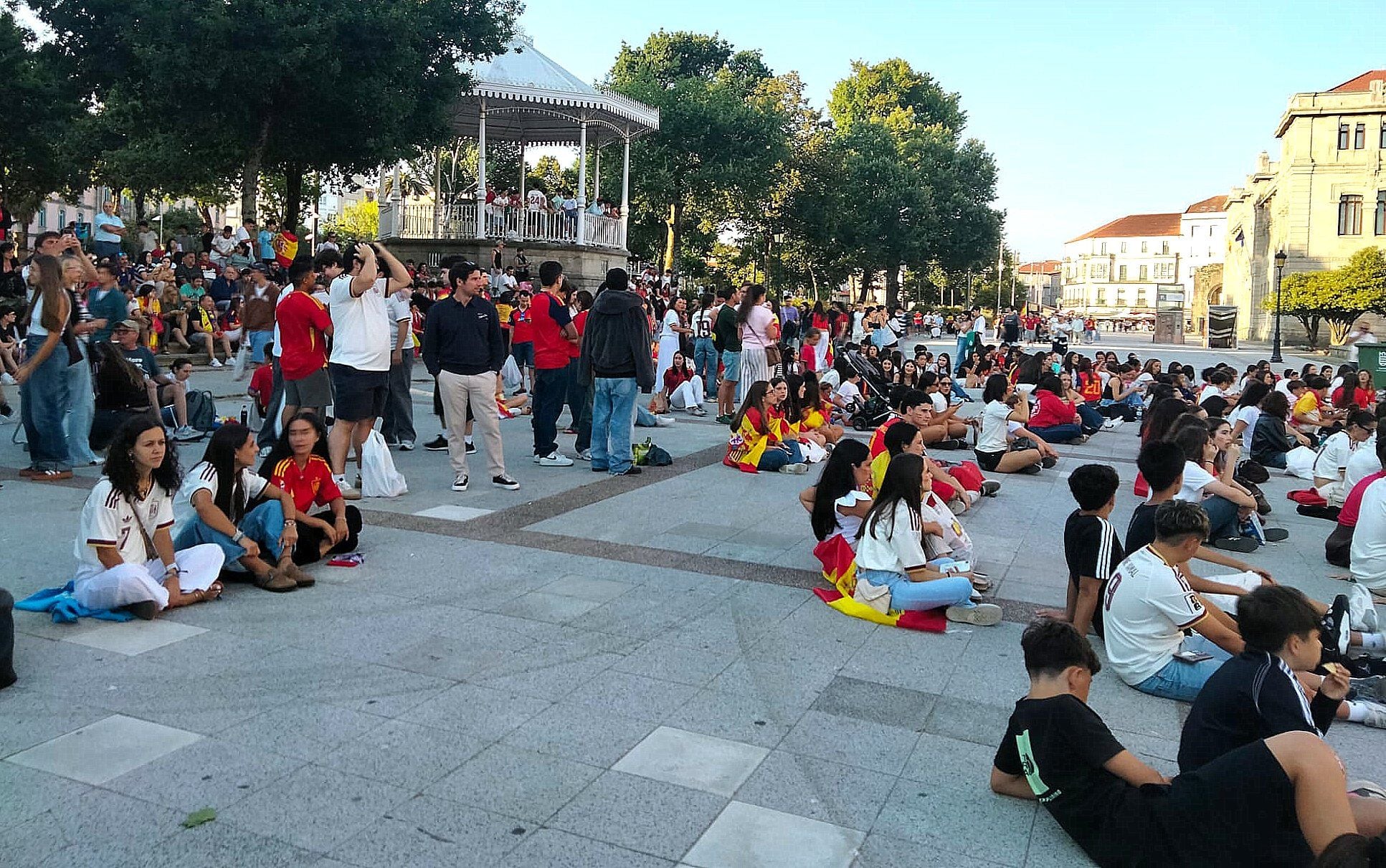 Público en Montero Ríos