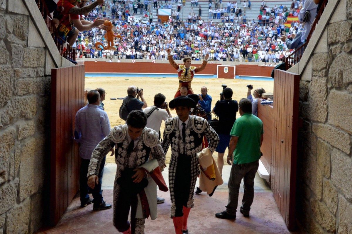 Primera corrida de la Feria Taurina 2015: Ponce, El Juli y Morante de la Puebla
