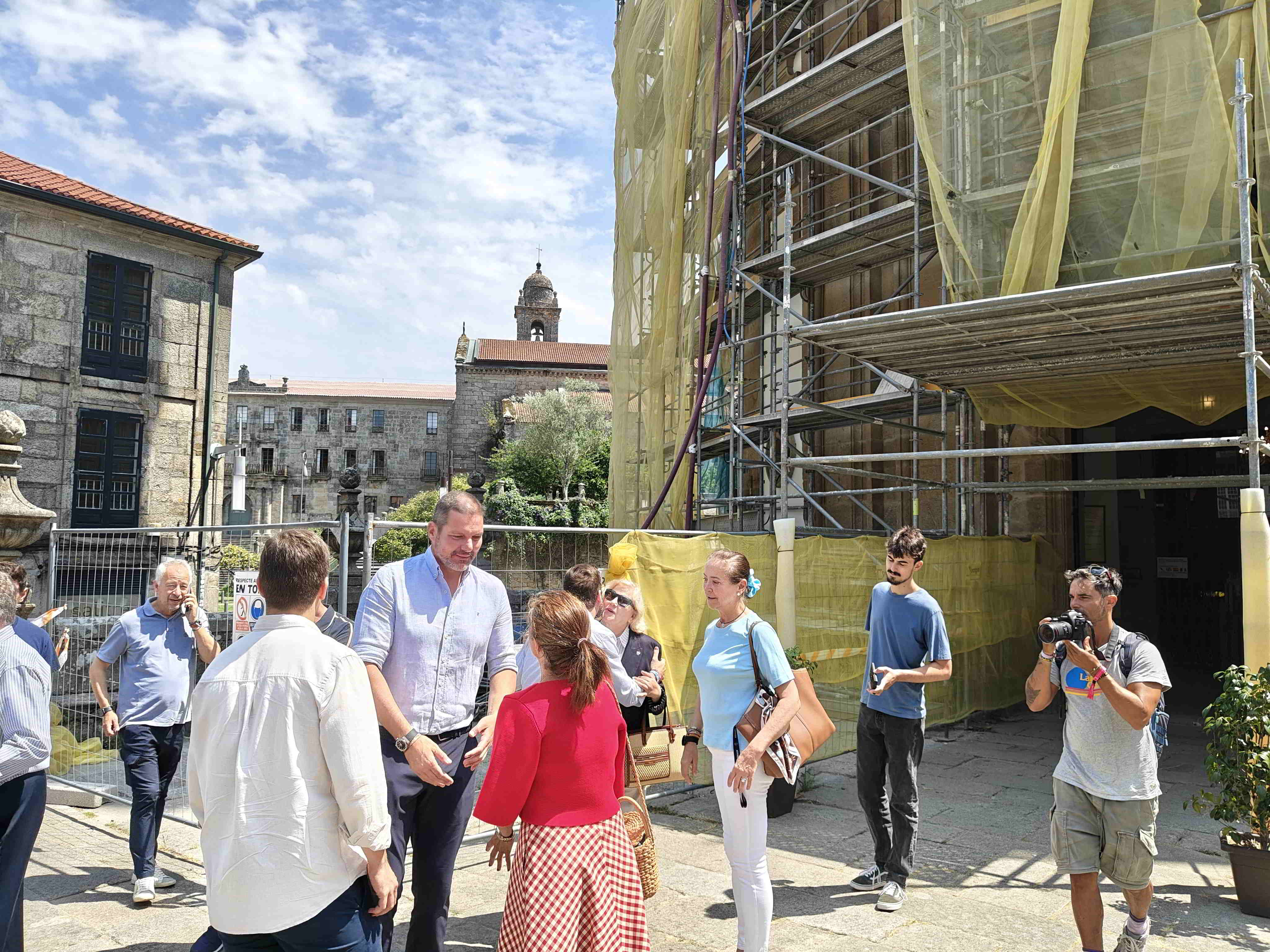 Visita de López Campos ás obras no Santuario Virxe Peregrina