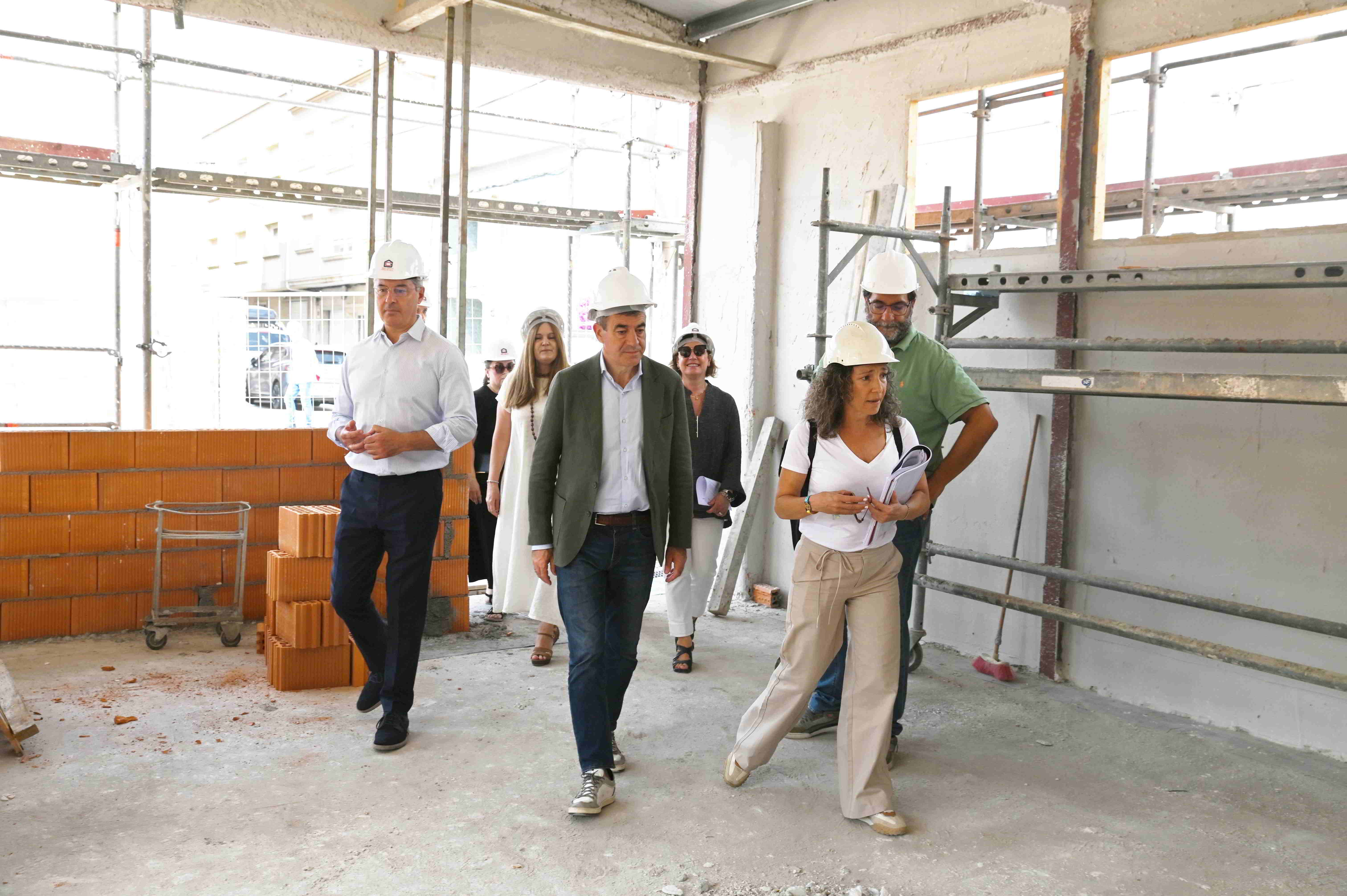 Visita do conselleiro de Educación ás obras no CEIP Rosalía de Castro