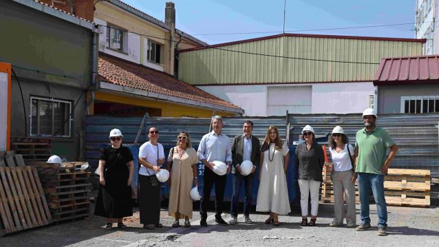 Román Rodríguez, conselleiro de Educación, e José Antonio Cacabelos, alcalde do Grove, nas obras do CEIP Rosalía de Castro