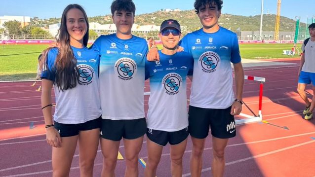 Lucía Sánchez del Valle junto a sus compañeros de club en el Campeonato de España Sub-23