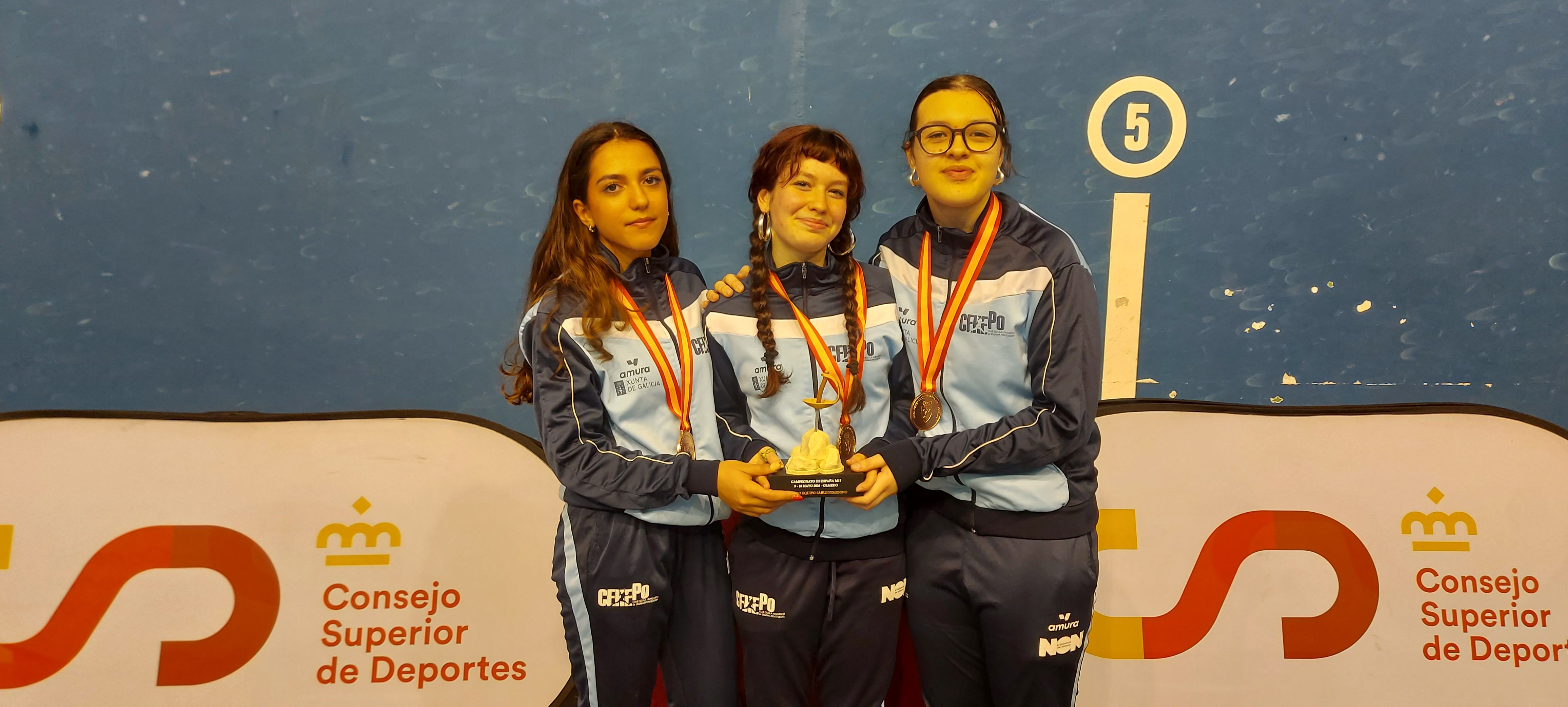 Rita Pacheco, Carmen Laia y Mariña Prieto, del Club Escola Hungaresa