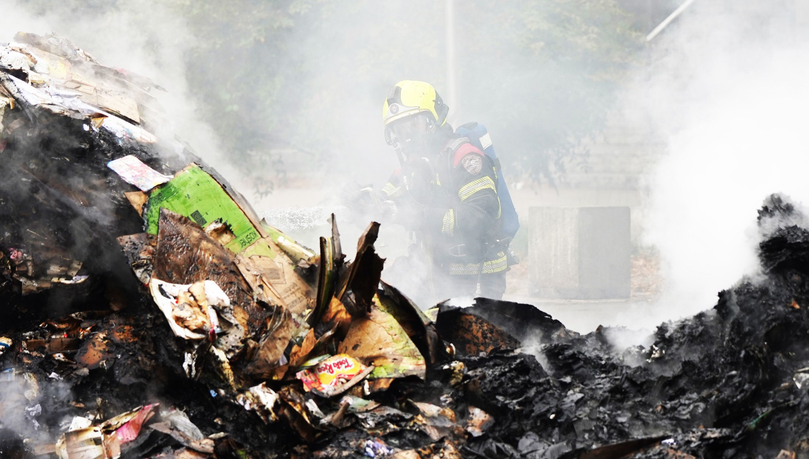 Arde a carga dun camión de recollida de cartón nas Corvaceiras Arde a carga dun camión de recollida de cartón nas Corvaceiras