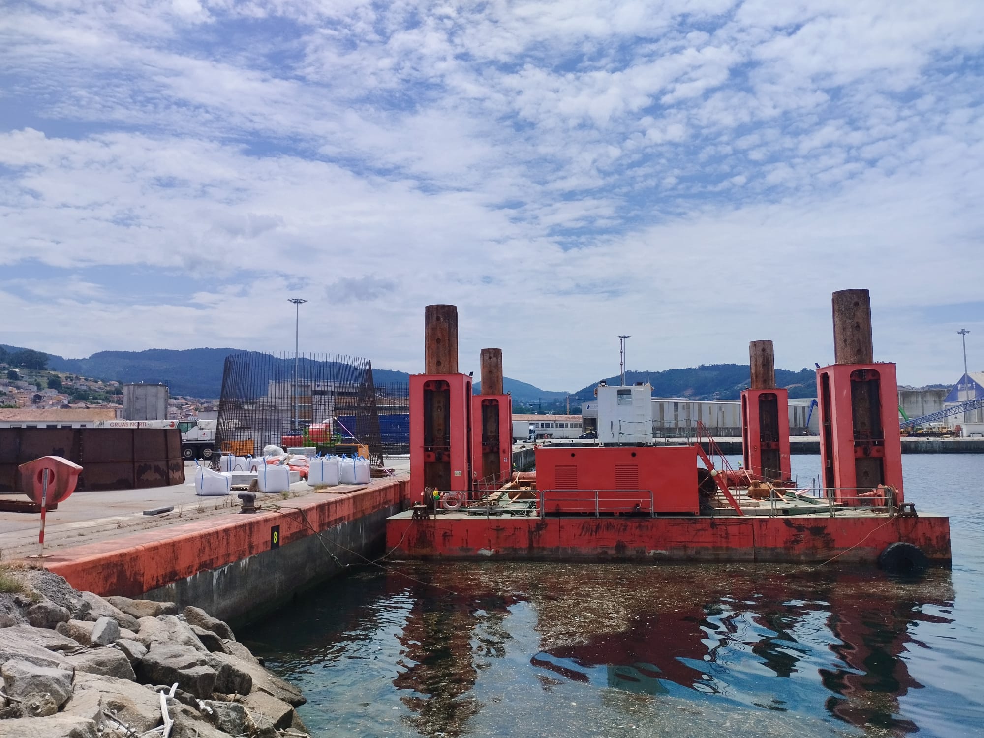 Baliza de Camoucos en el Puerto de Marín