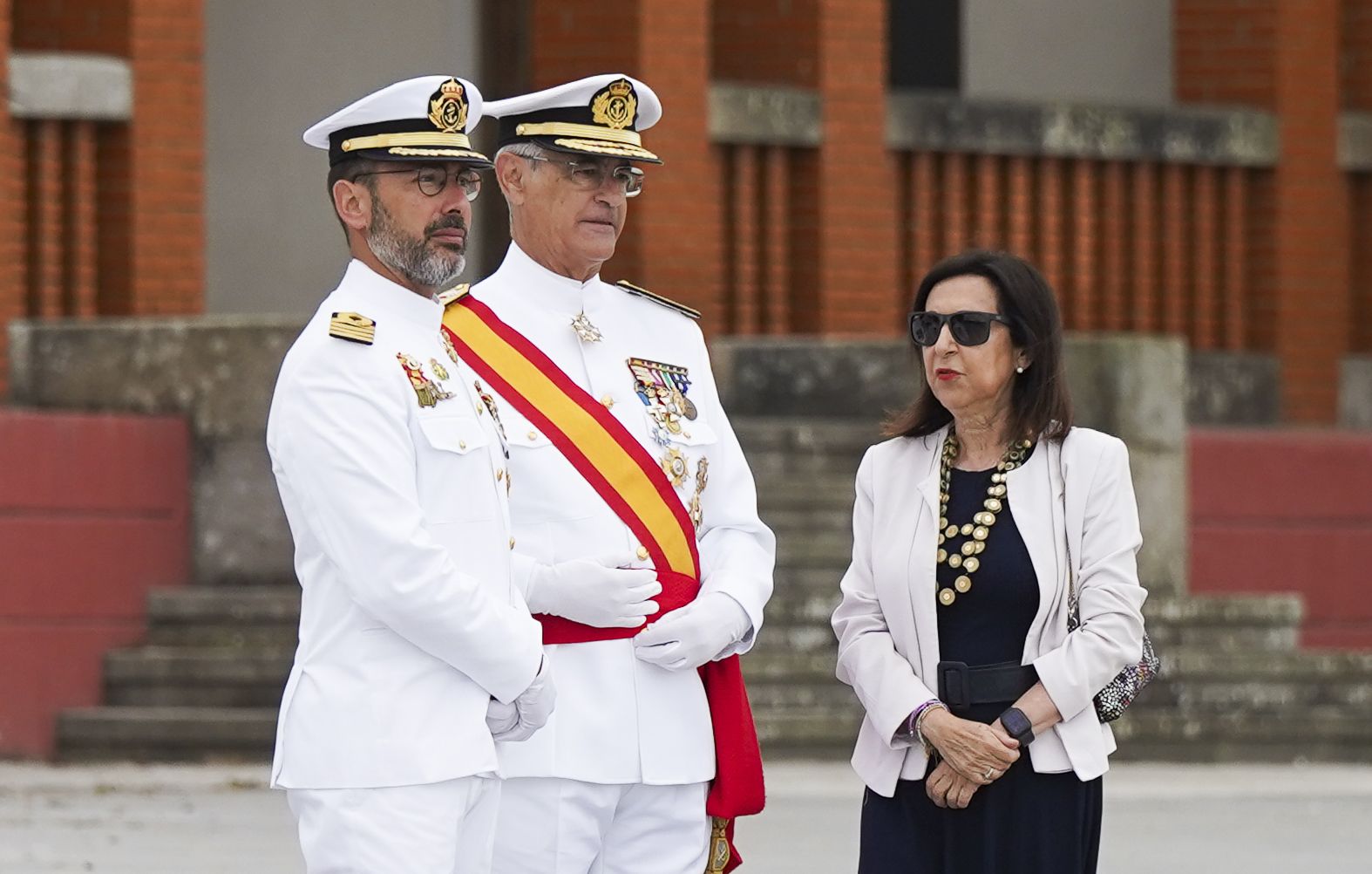 Entrega de reales despachos a los nuevos oficiales de la Armada Entrega de reales despachos a los nuevos oficiales de la Armada
