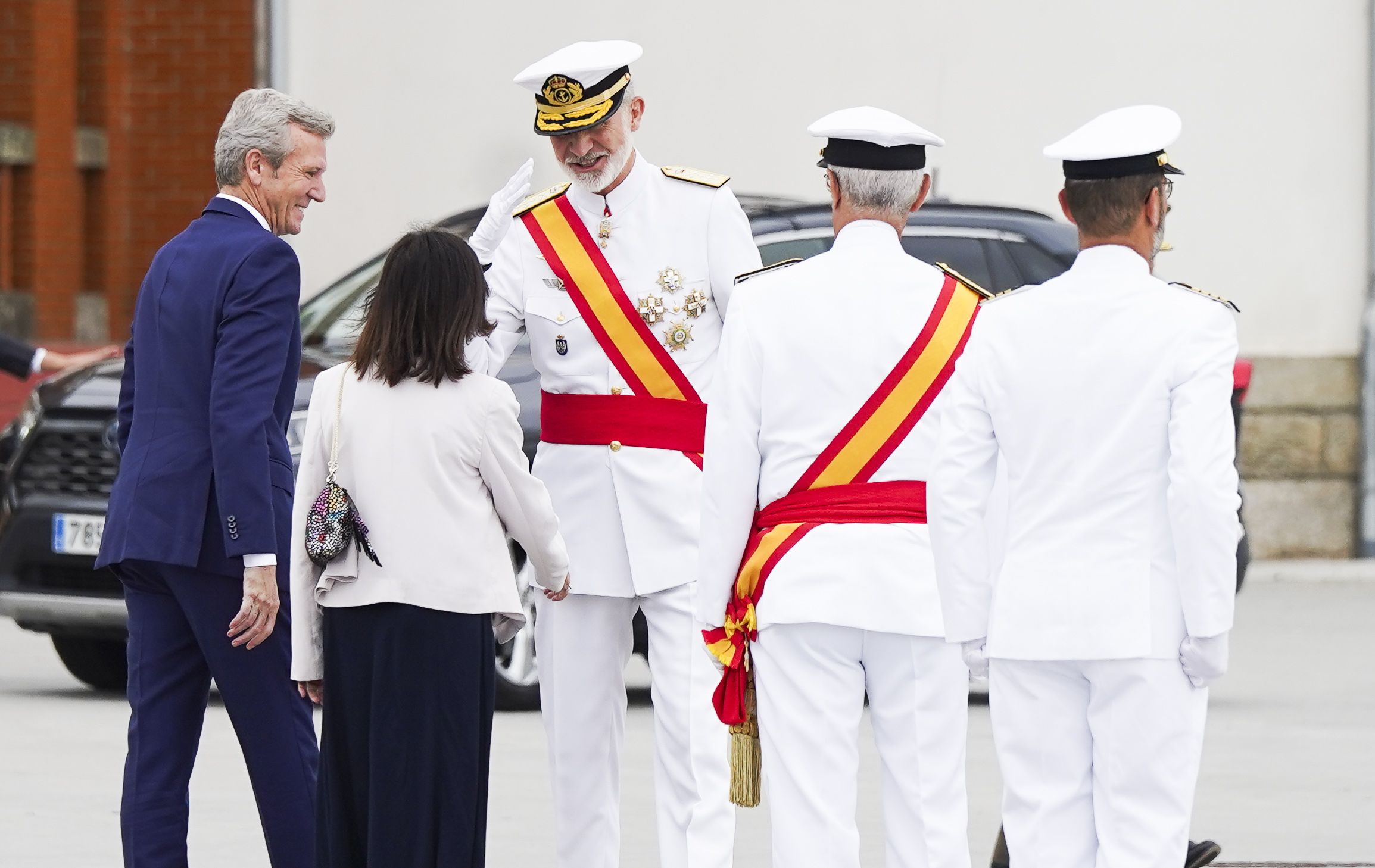Entrega de reales despachos a los nuevos oficiales de la Armada Entrega de reales despachos a los nuevos oficiales de la Armada