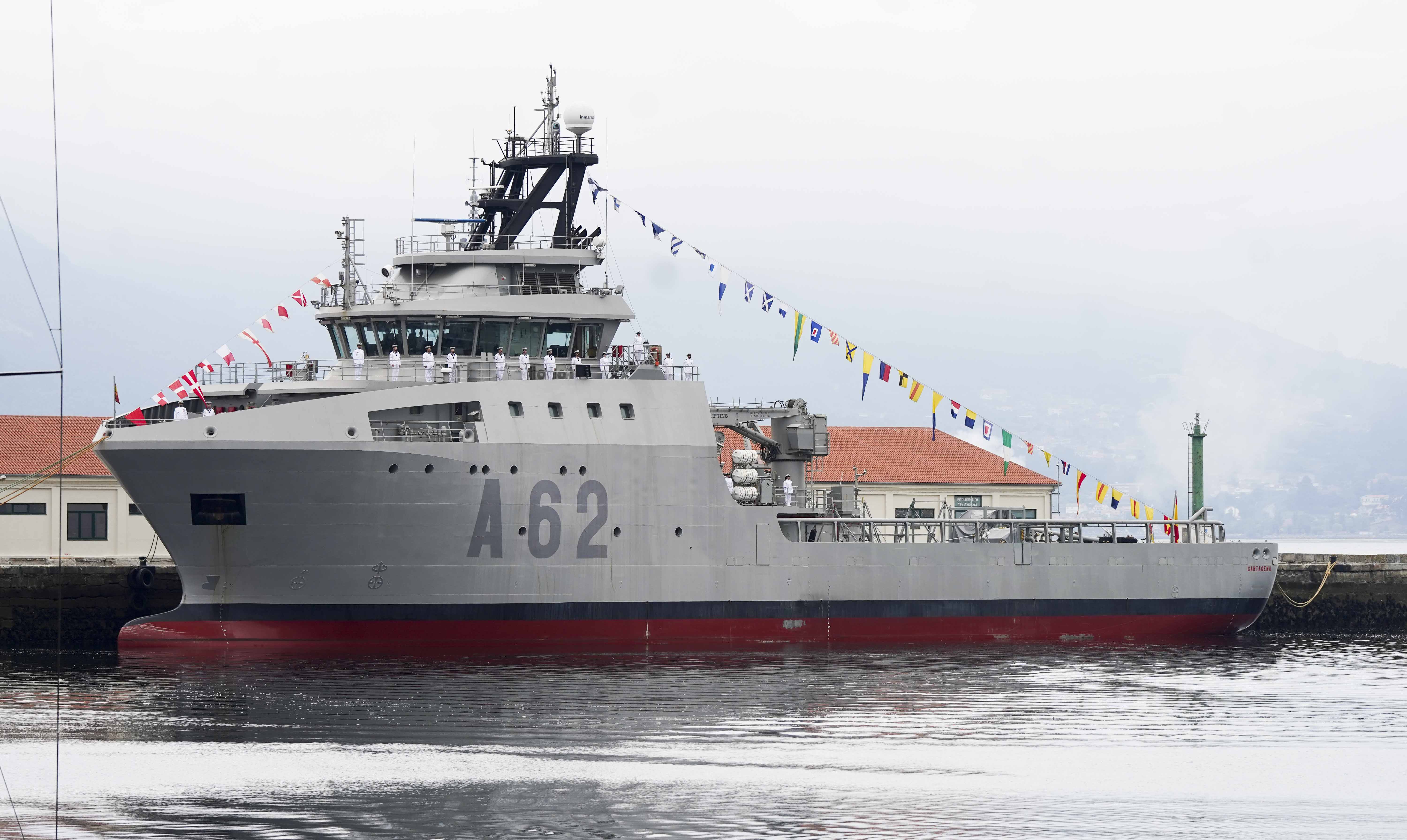 Entrega de reales despachos a los nuevos oficiales de la Armada Entrega de reales despachos a los nuevos oficiales de la Armada