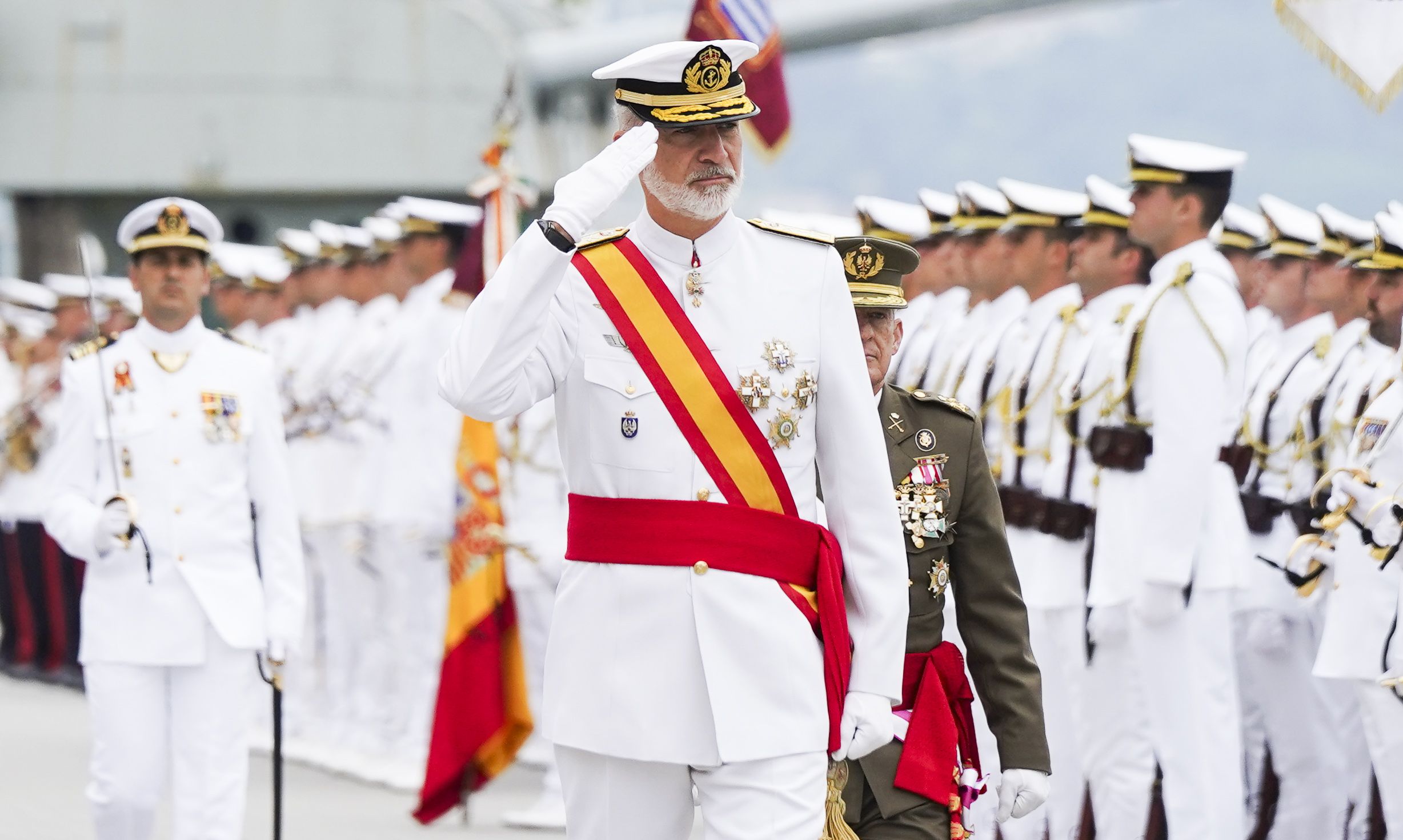 Entrega de reales despachos a los nuevos oficiales de la Armada Entrega de reales despachos a los nuevos oficiales de la Armada