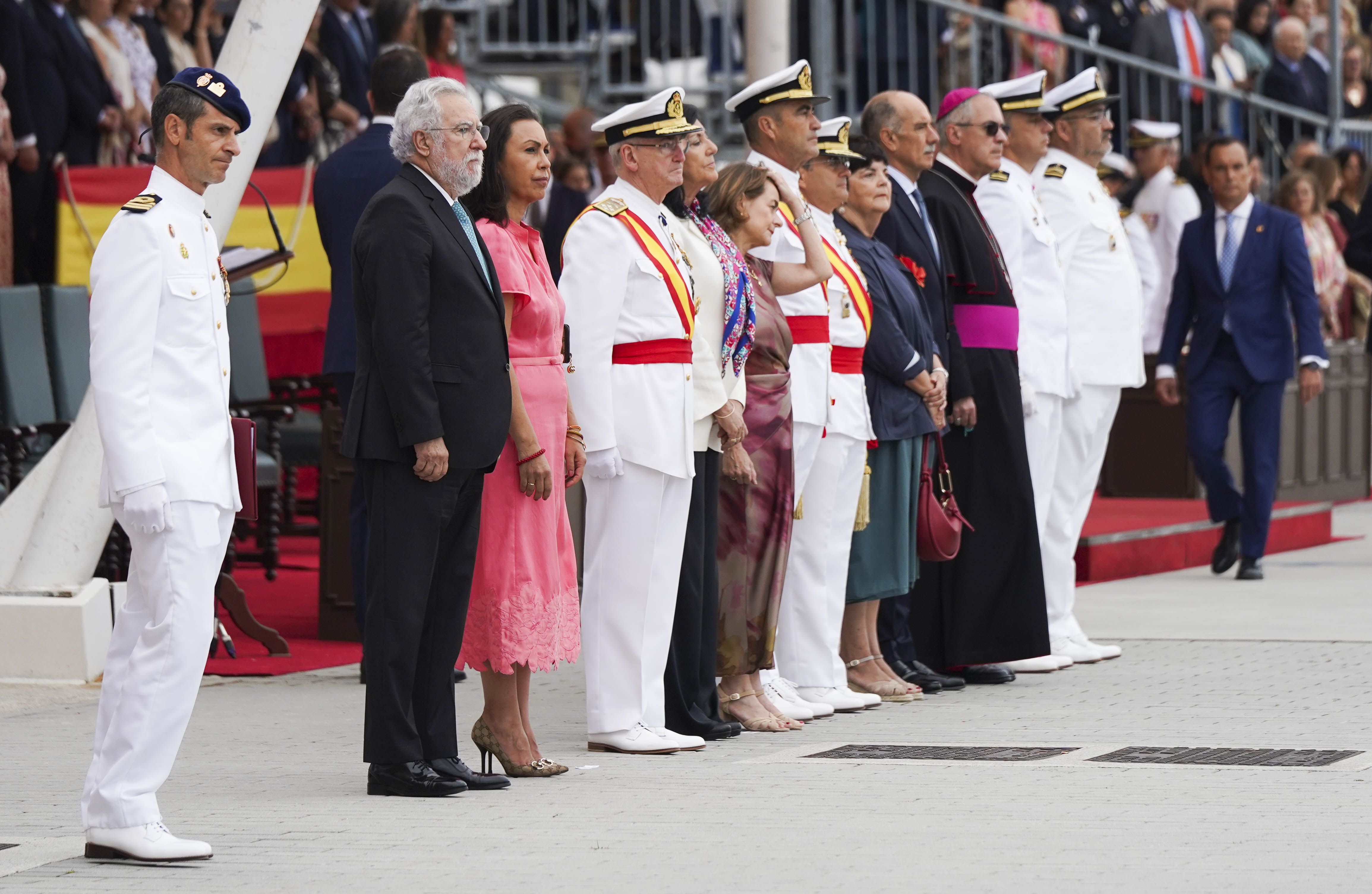 Entrega de reales despachos a los nuevos oficiales de la Armada Entrega de reales despachos a los nuevos oficiales de la Armada