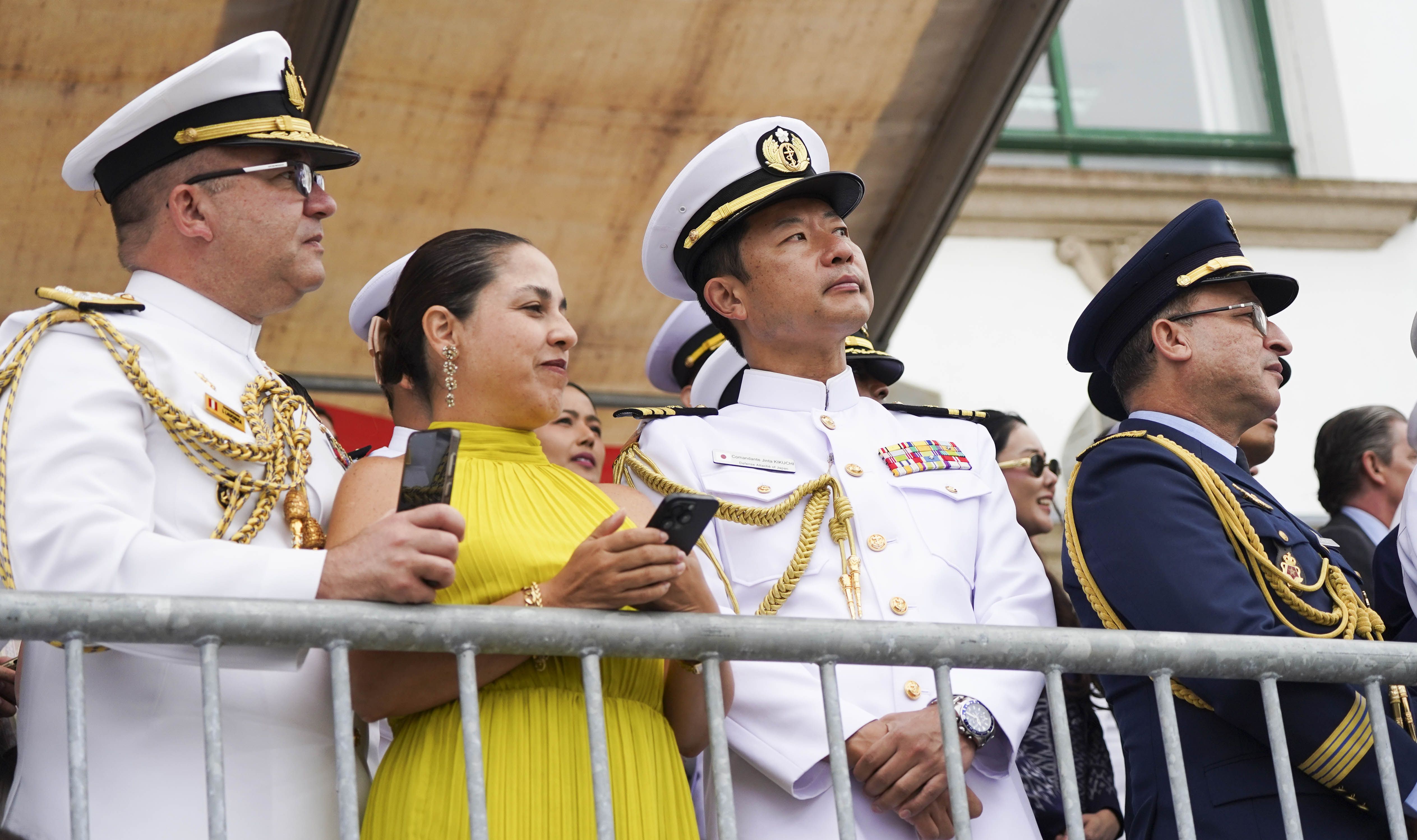 Entrega de reales despachos a los nuevos oficiales de la Armada Entrega de reales despachos a los nuevos oficiales de la Armada