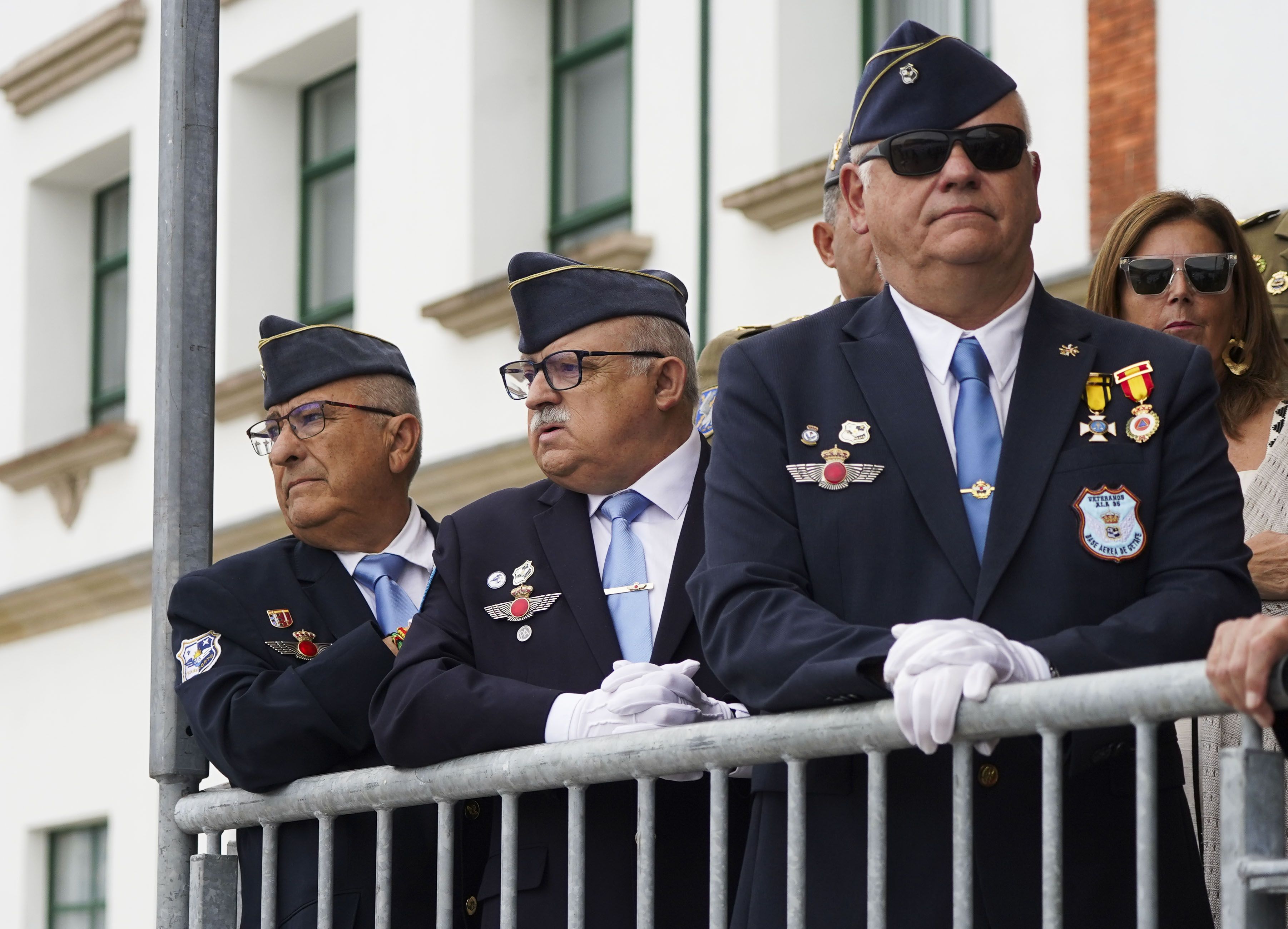 Entrega de reales despachos a los nuevos oficiales de la Armada Entrega de reales despachos a los nuevos oficiales de la Armada