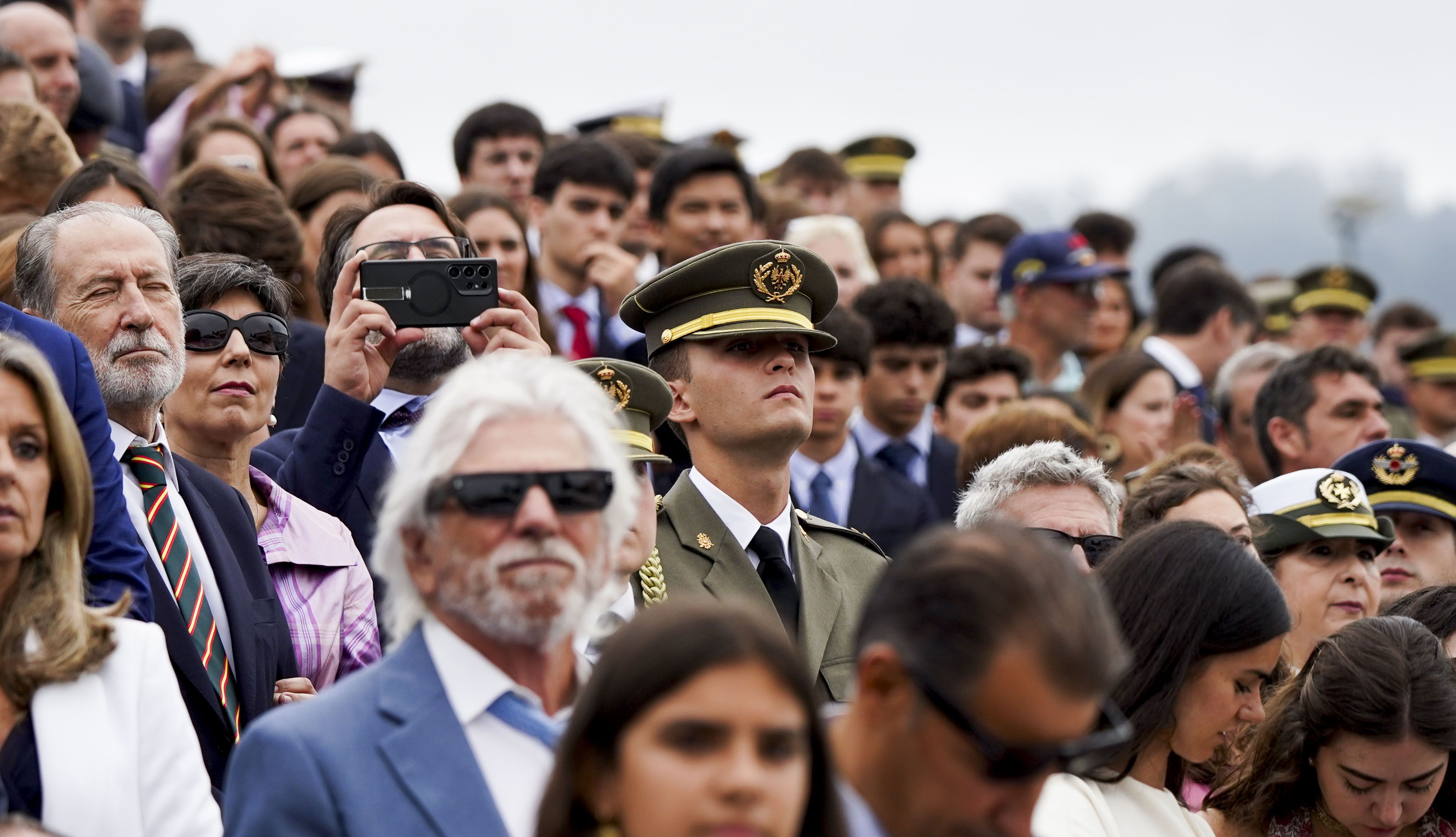 Entrega de reales despachos a los nuevos oficiales de la Armada Entrega de reales despachos a los nuevos oficiales de la Armada