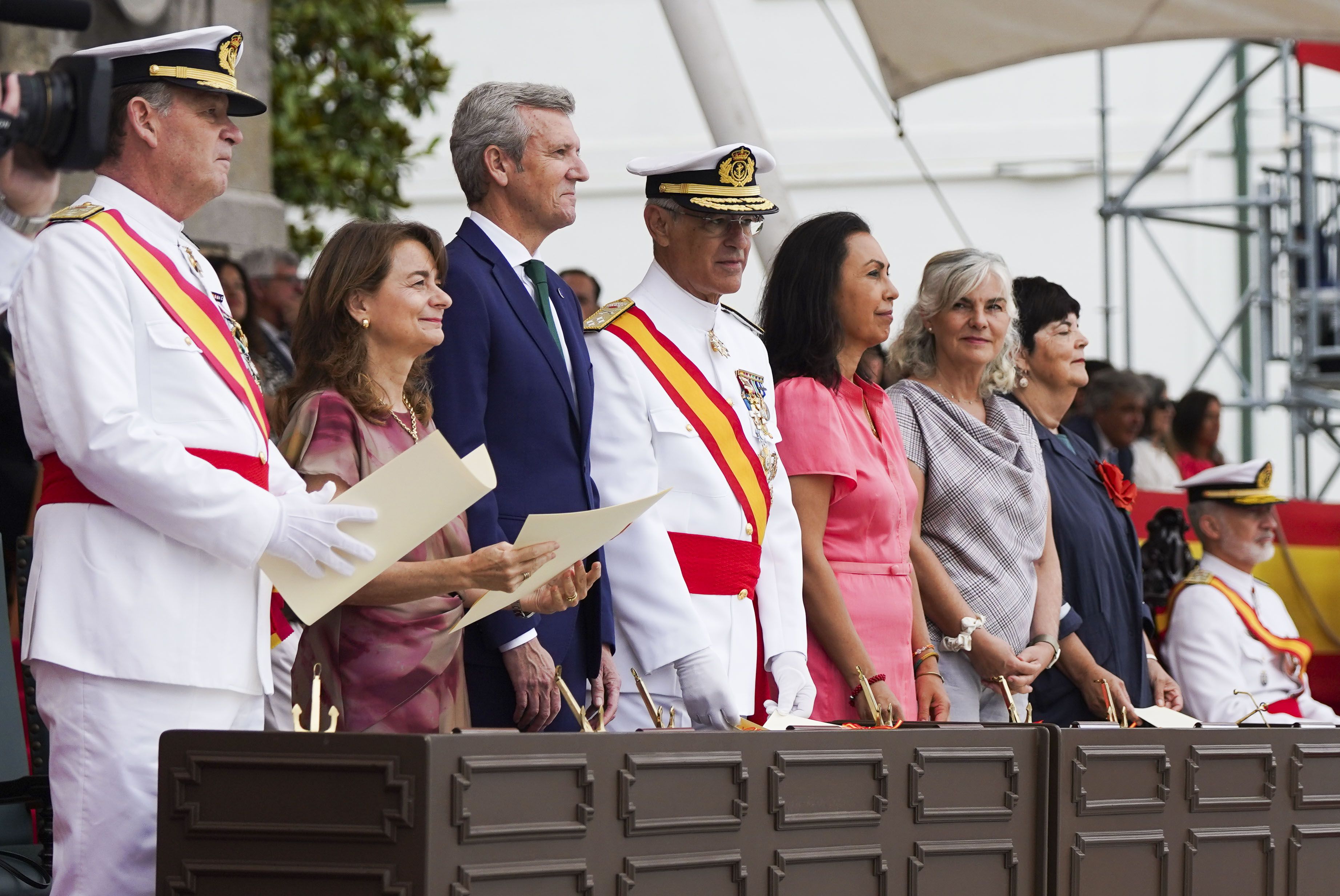 Entrega de reales despachos a los nuevos oficiales de la Armada Entrega de reales despachos a los nuevos oficiales de la Armada