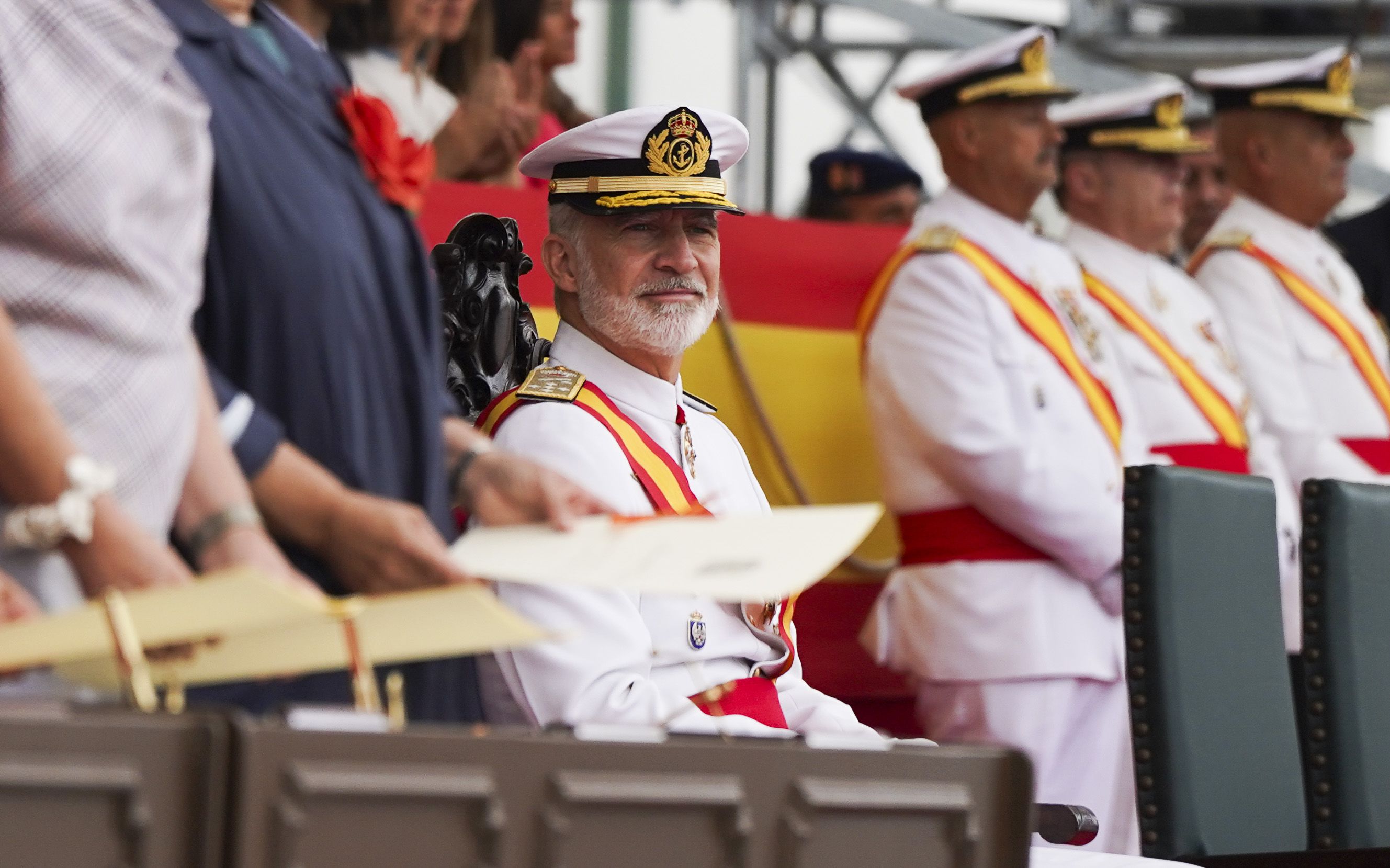Entrega de reales despachos a los nuevos oficiales de la Armada Entrega de reales despachos a los nuevos oficiales de la Armada