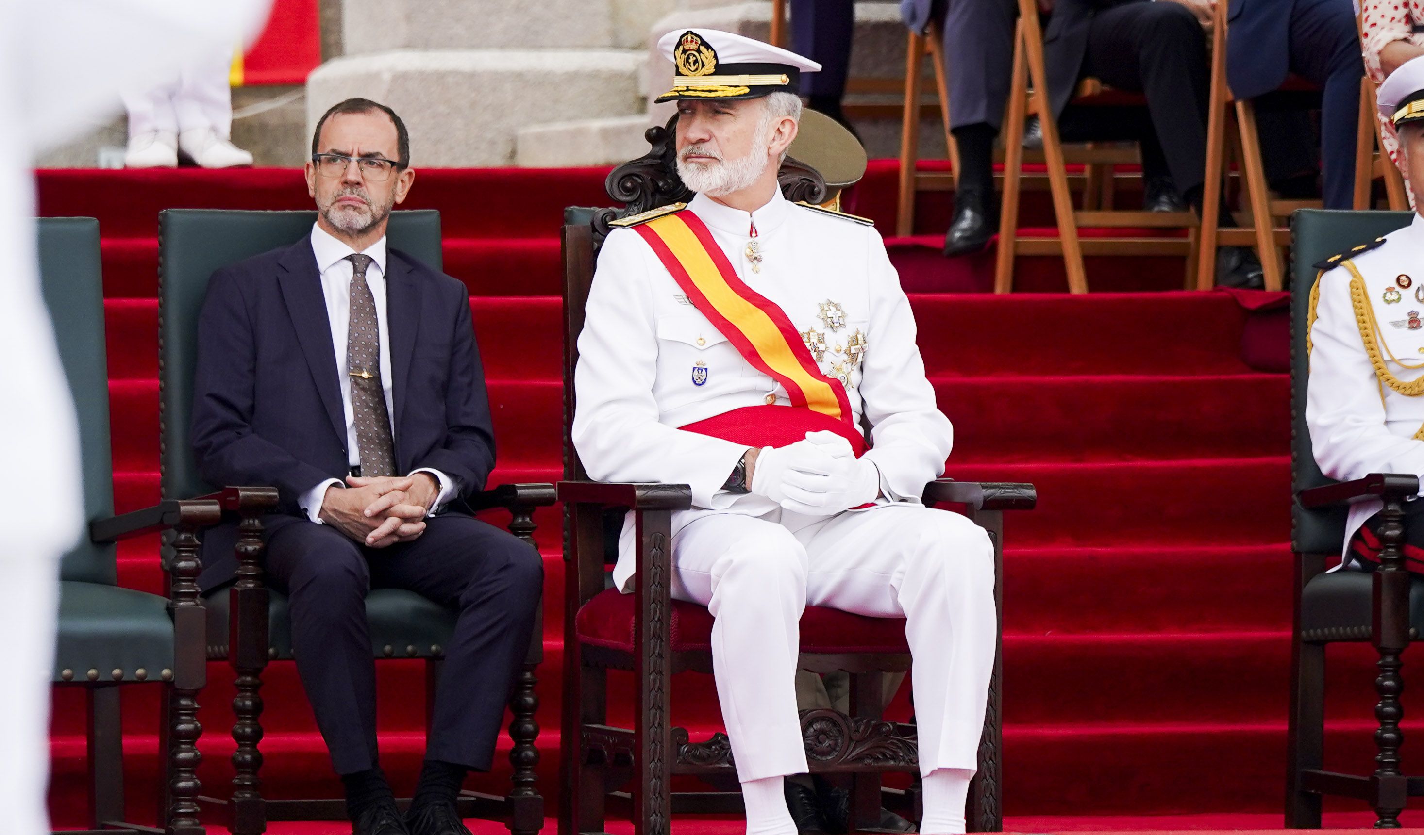 Entrega de reales despachos a los nuevos oficiales de la Armada Entrega de reales despachos a los nuevos oficiales de la Armada