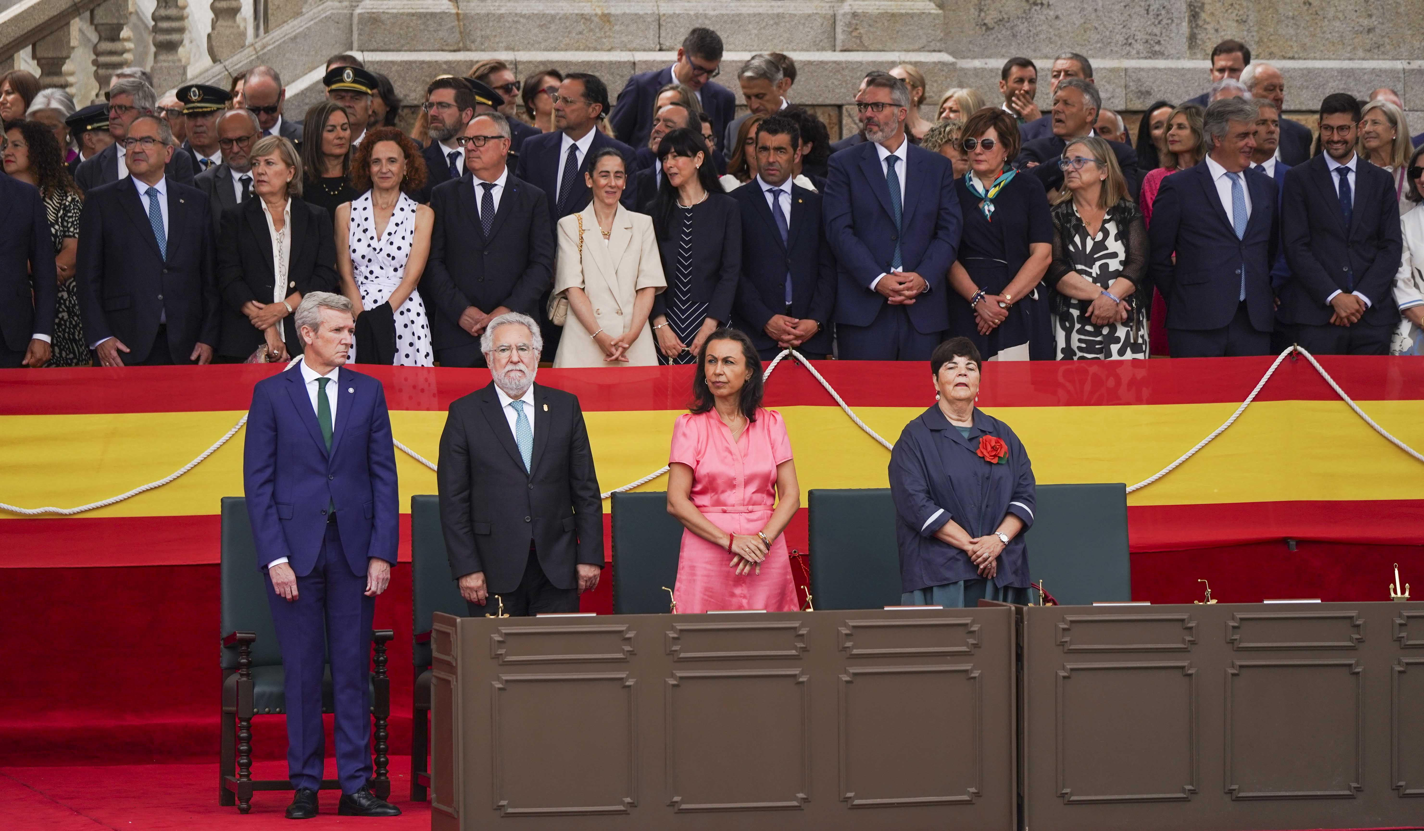 Entrega de reales despachos a los nuevos oficiales de la Armada Entrega de reales despachos a los nuevos oficiales de la Armada