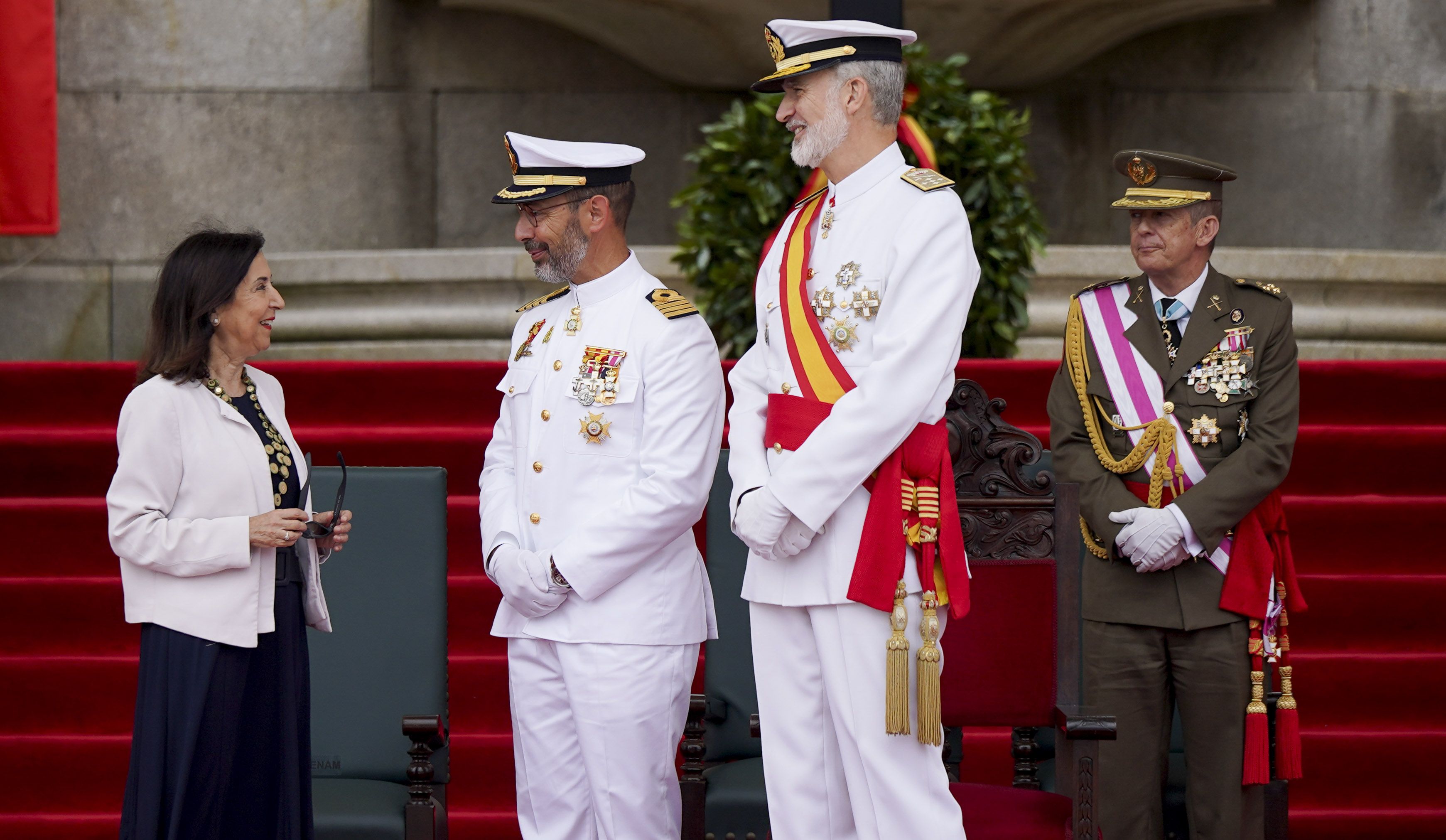 Entrega de reales despachos a los nuevos oficiales de la Armada Entrega de reales despachos a los nuevos oficiales de la Armada