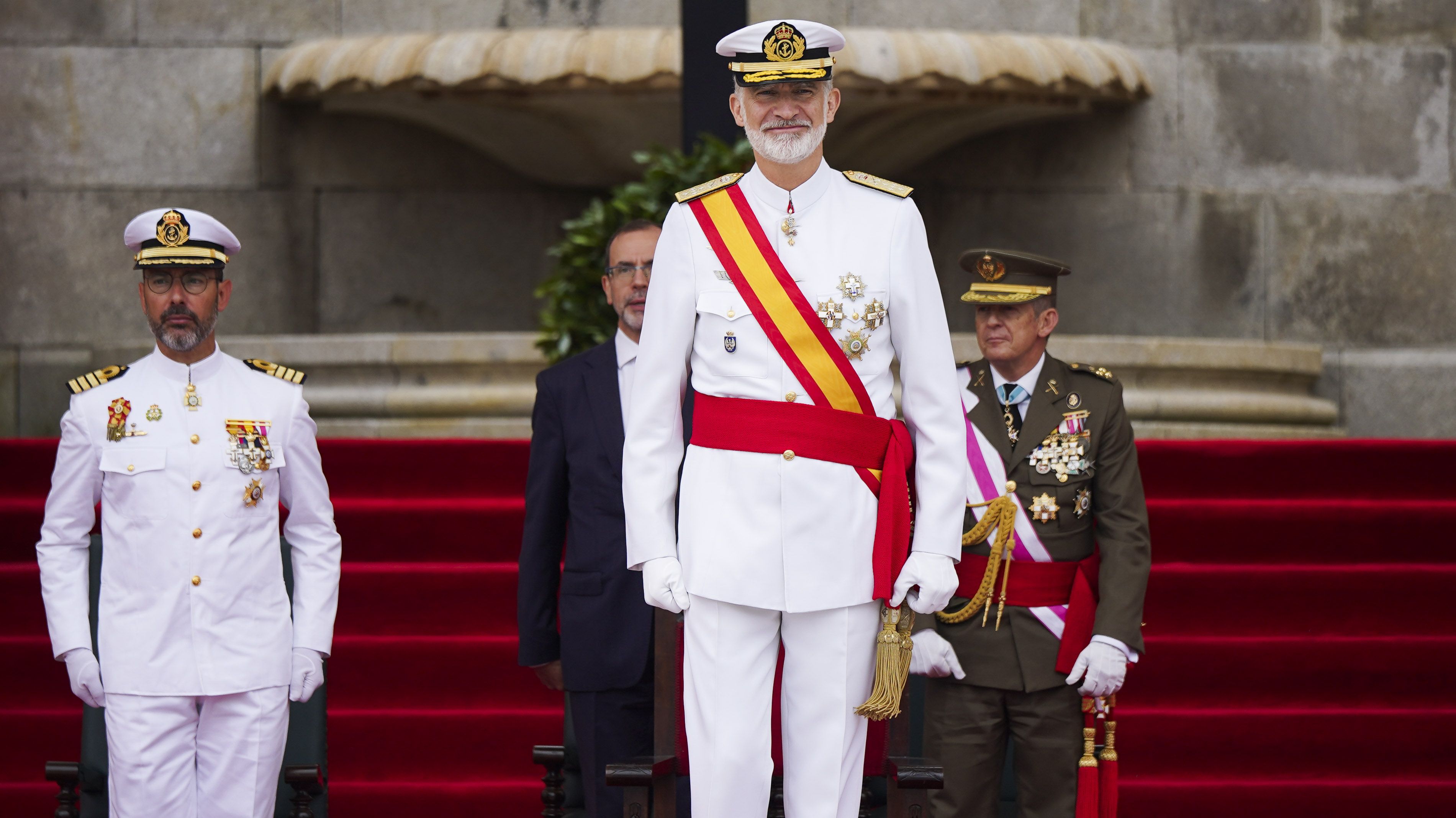 Entrega de reales despachos a los nuevos oficiales de la Armada Entrega de reales despachos a los nuevos oficiales de la Armada