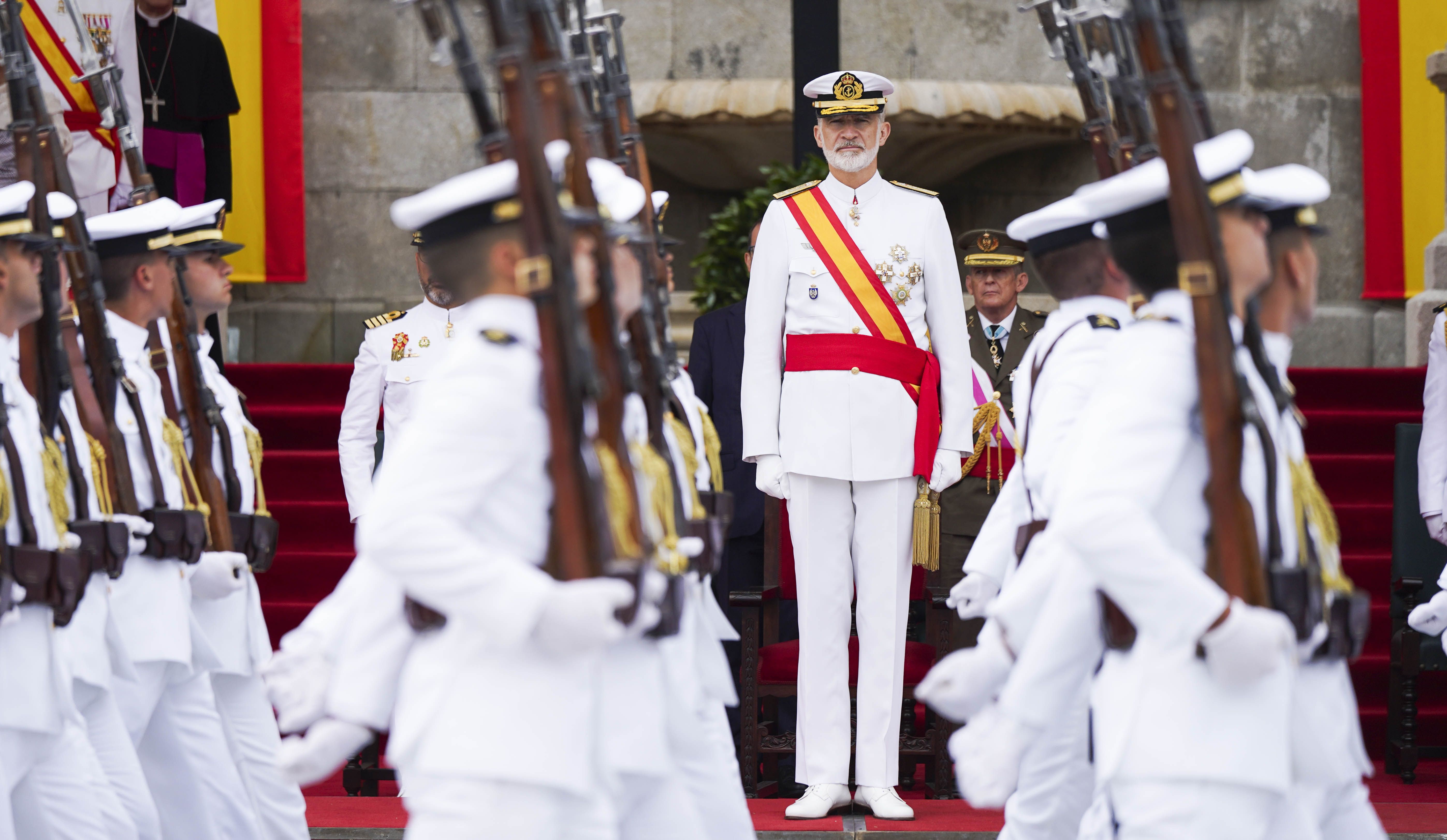 Entrega de reales despachos a los nuevos oficiales de la Armada Entrega de reales despachos a los nuevos oficiales de la Armada