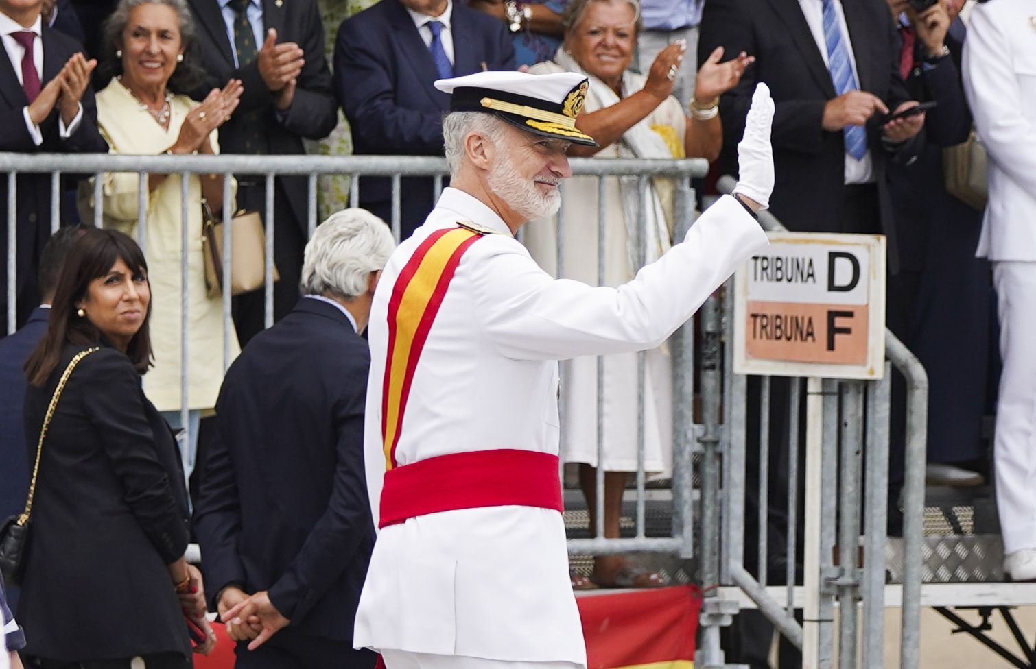 Entrega de reales despachos a los nuevos oficiales de la Armada Entrega de reales despachos a los nuevos oficiales de la Armada