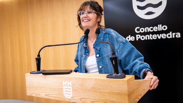 La concelleira de Deportes, Anabel Gulías, exponiendo la auditoría sobre el césped de Pasarón La concelleira de Deportes, Anabel Gulías, exponiendo la auditoría sobre el césped de Pasarón