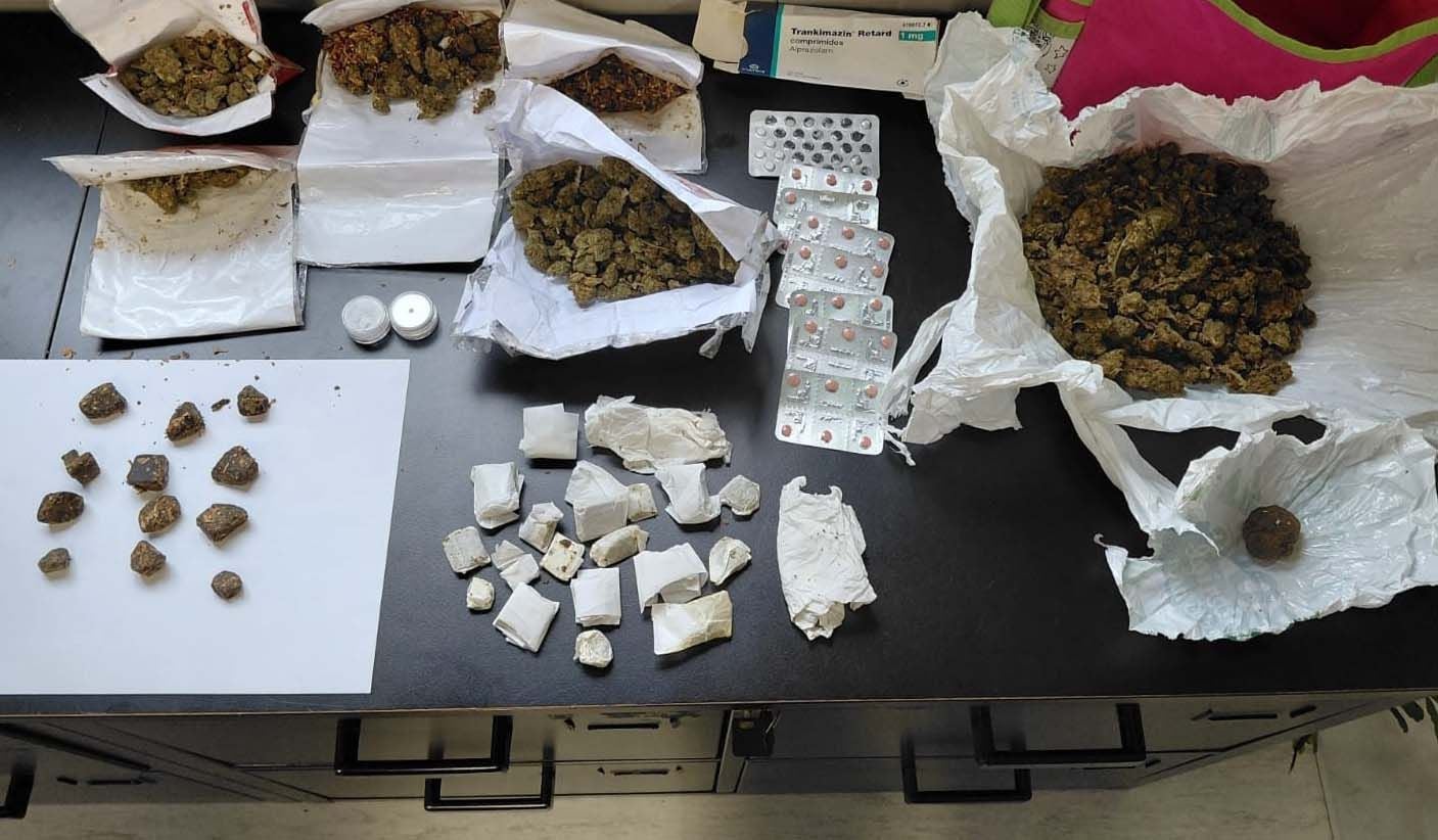 Material intervenido al ladrón de la tienda HerbaMeiga