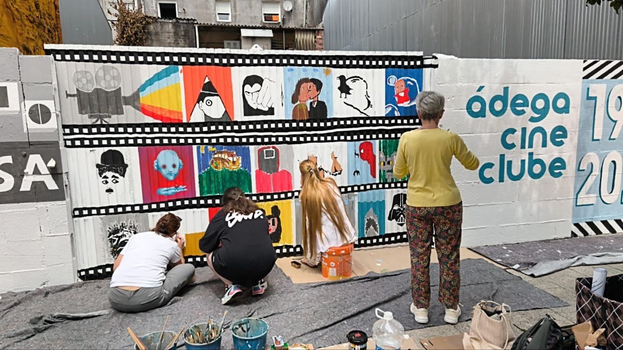 Mural colaborativo do Cineclube Ádega