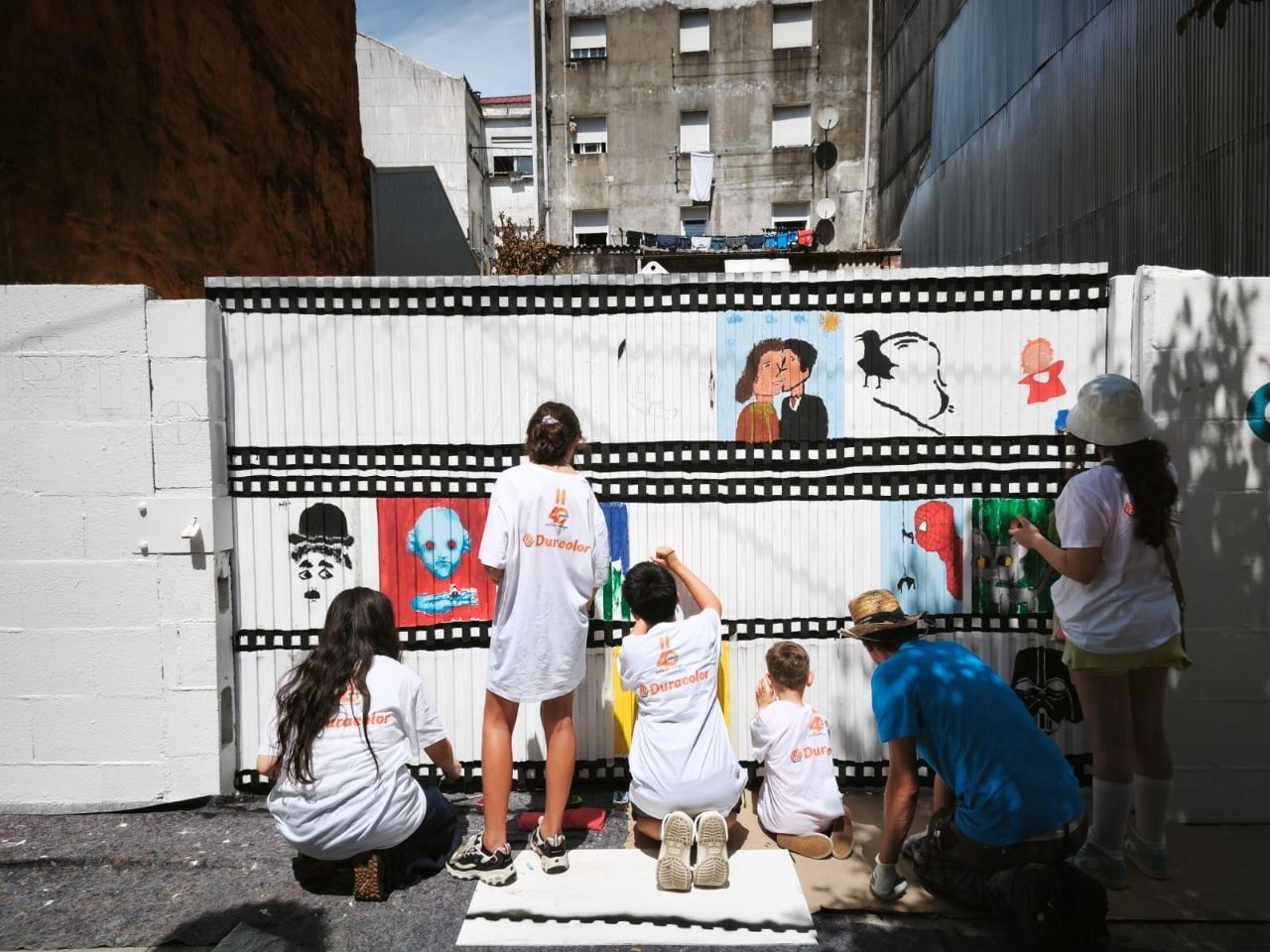 Mural colaborativo do Cineclube Ádega