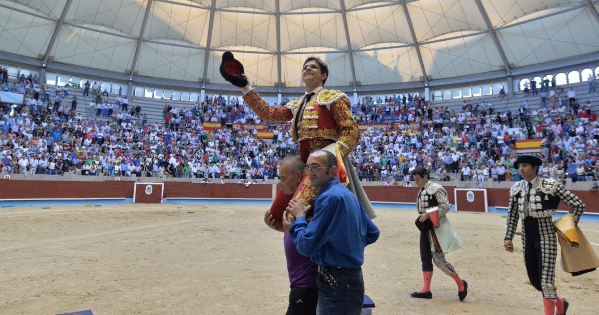 "El Juli" a ombros tras cortar catro orellas na primeira de Feira de La Peregrina 2015