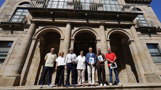 Foto de familia de los nuevos Amigos de Pontevedra Foto de familia de los nuevos Amigos de Pontevedra