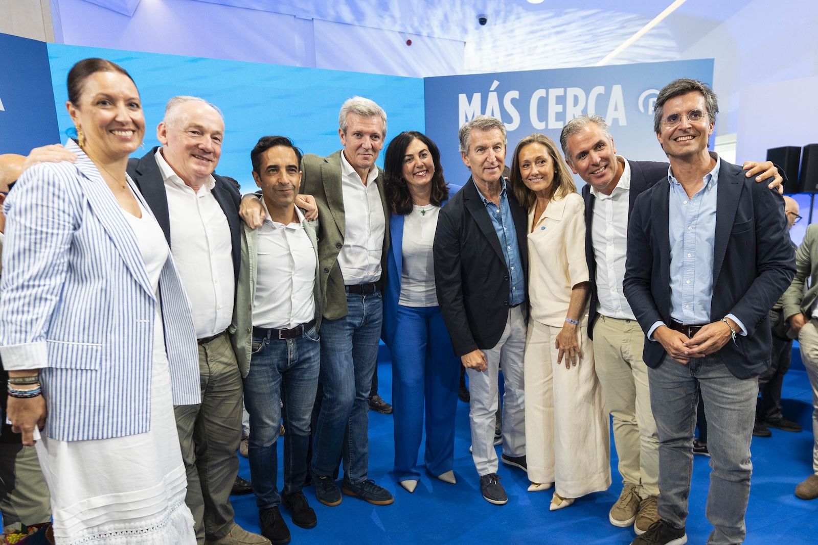 Alfonso Rueda e Alberto Núñez Feijóo cos candidatos do PP ás alcaldías galegas