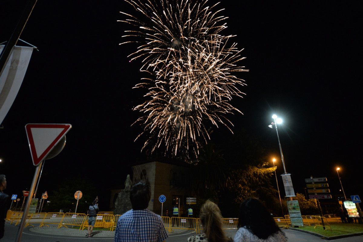 Fuegos artificiales del sábado de inicio de las Fiestas de la Peregrina 2015 Fuegos artificiales del sábado de inicio de las Fiestas de la Peregrina 2015