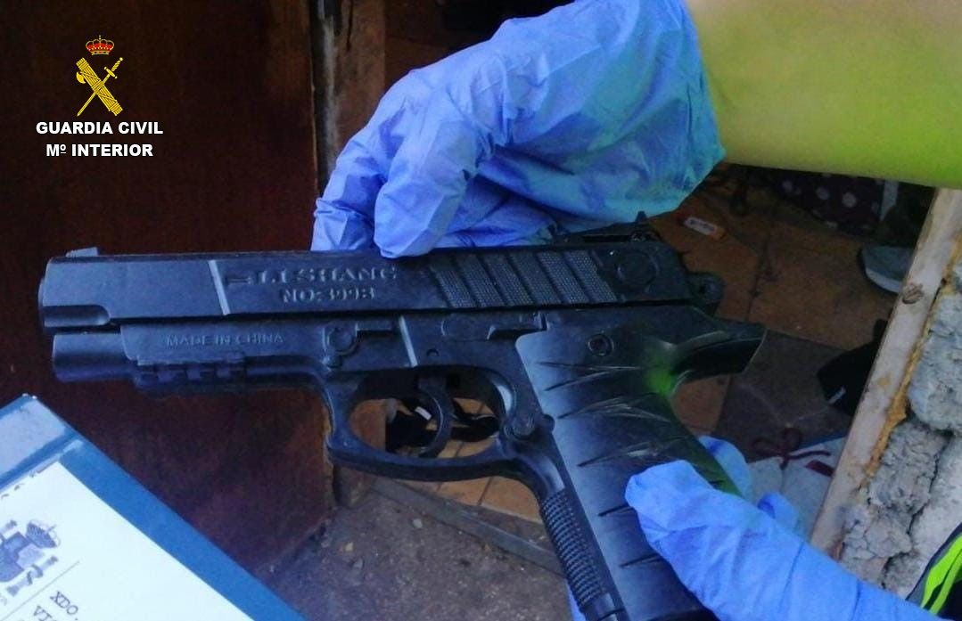 Unha das armas da banda que asaltaba bares na provincia
