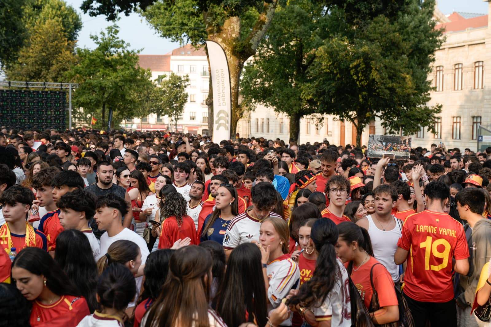 Pontevedreses viendo la final del Mundial en la Alameda Pontevedreses viendo la final del Mundial en la Alameda