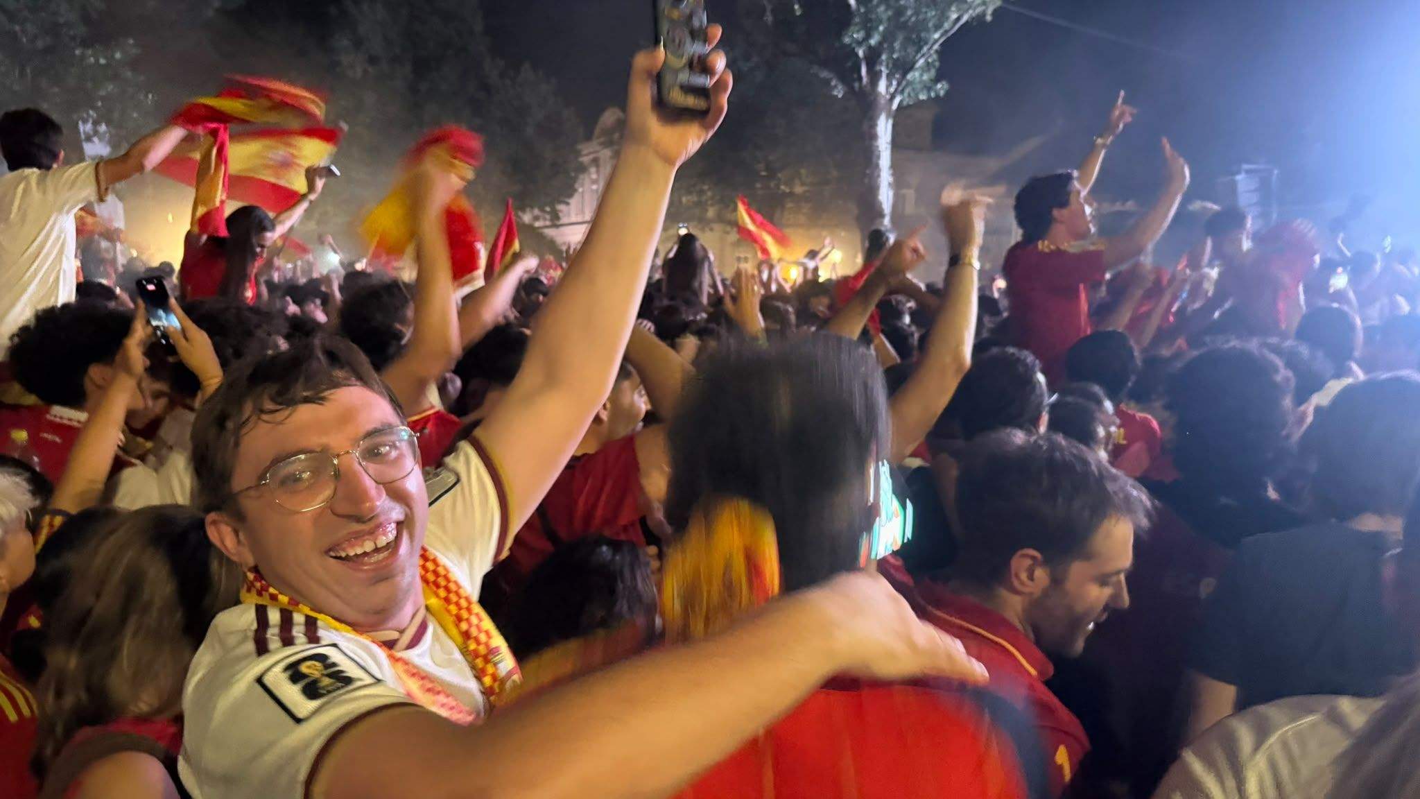 Pontevedreses viendo la final del Mundial en la Alameda Pontevedreses viendo la final del Mundial en la Alameda