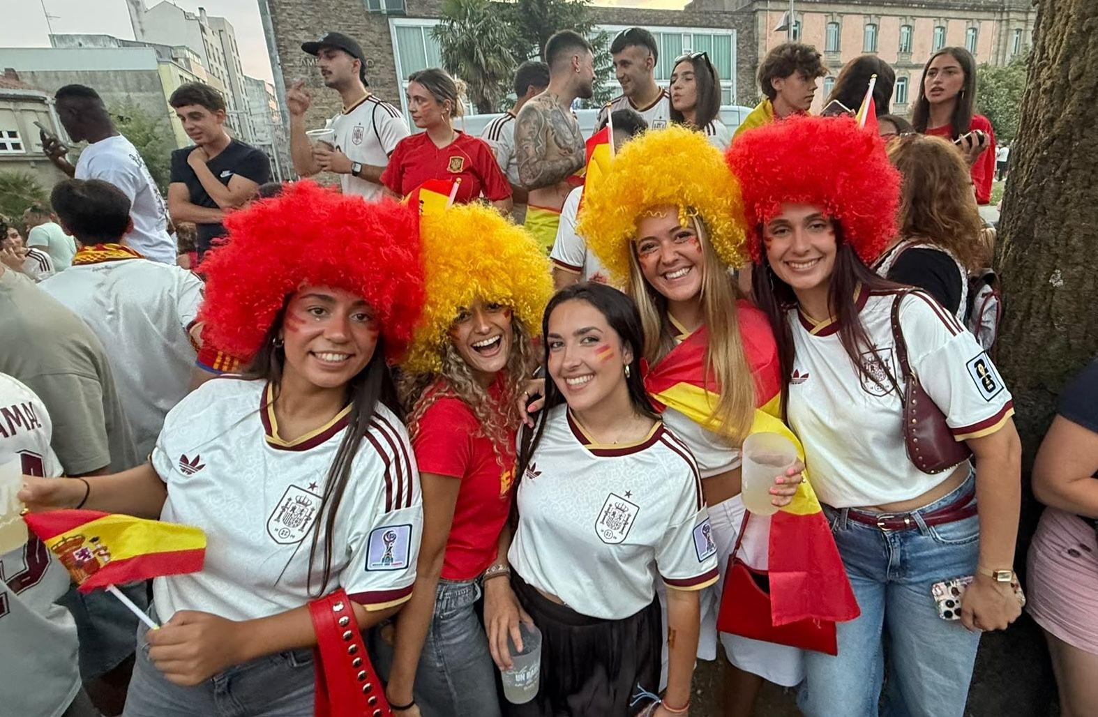 Pontevedreses viendo la final del Mundial en la Alameda Pontevedreses viendo la final del Mundial en la Alameda