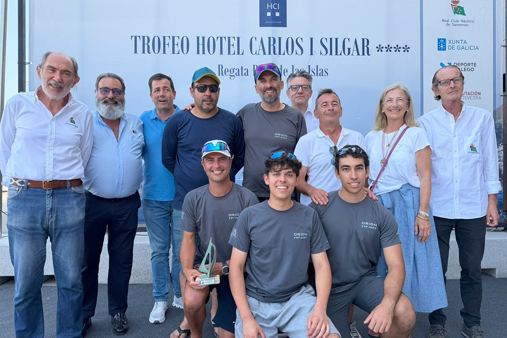 A tripulación do Orión, vencedor do Campeonato Galego de Cruceros