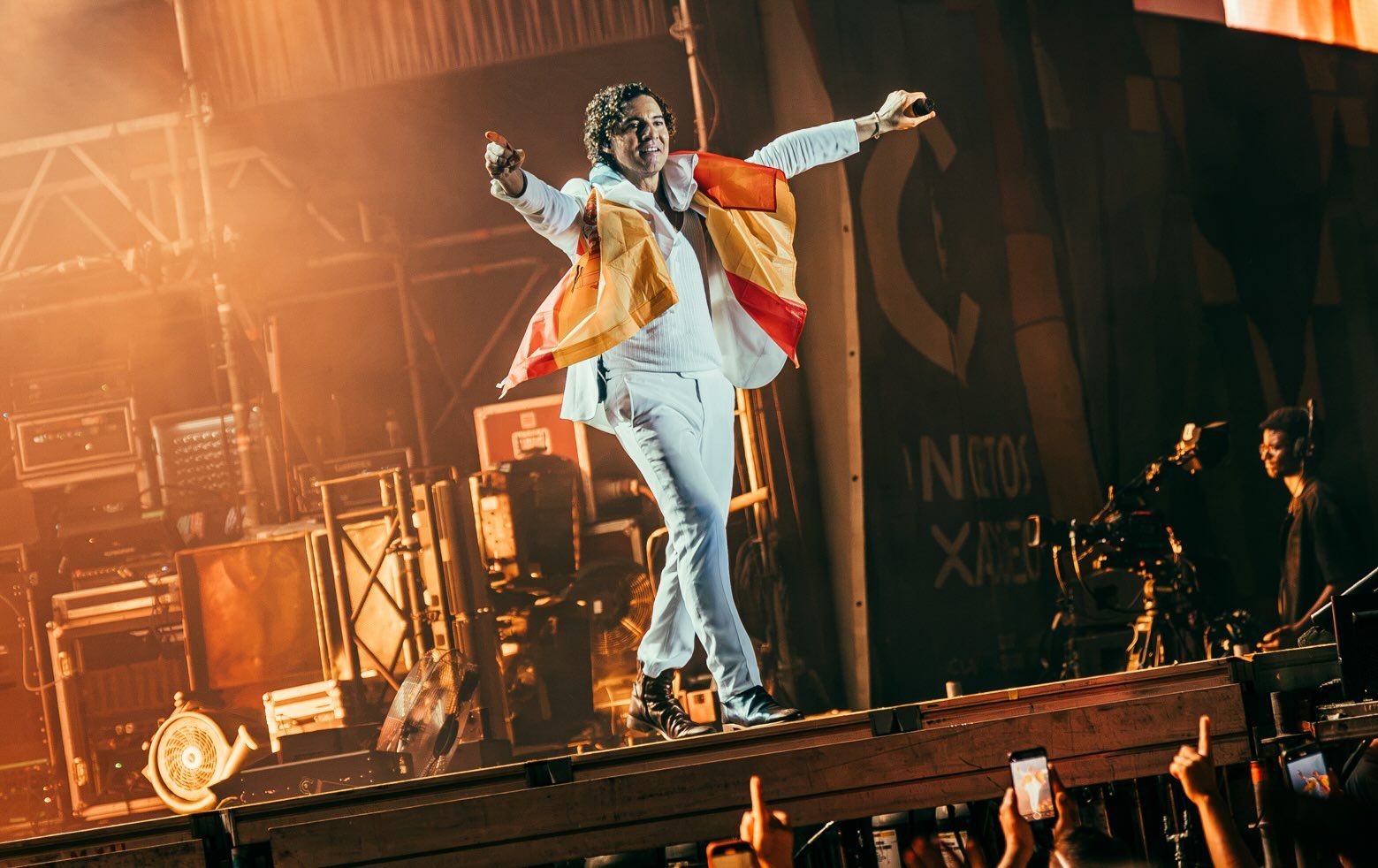 David Bisbal coa bandeira española no seu concerto no Bigsound