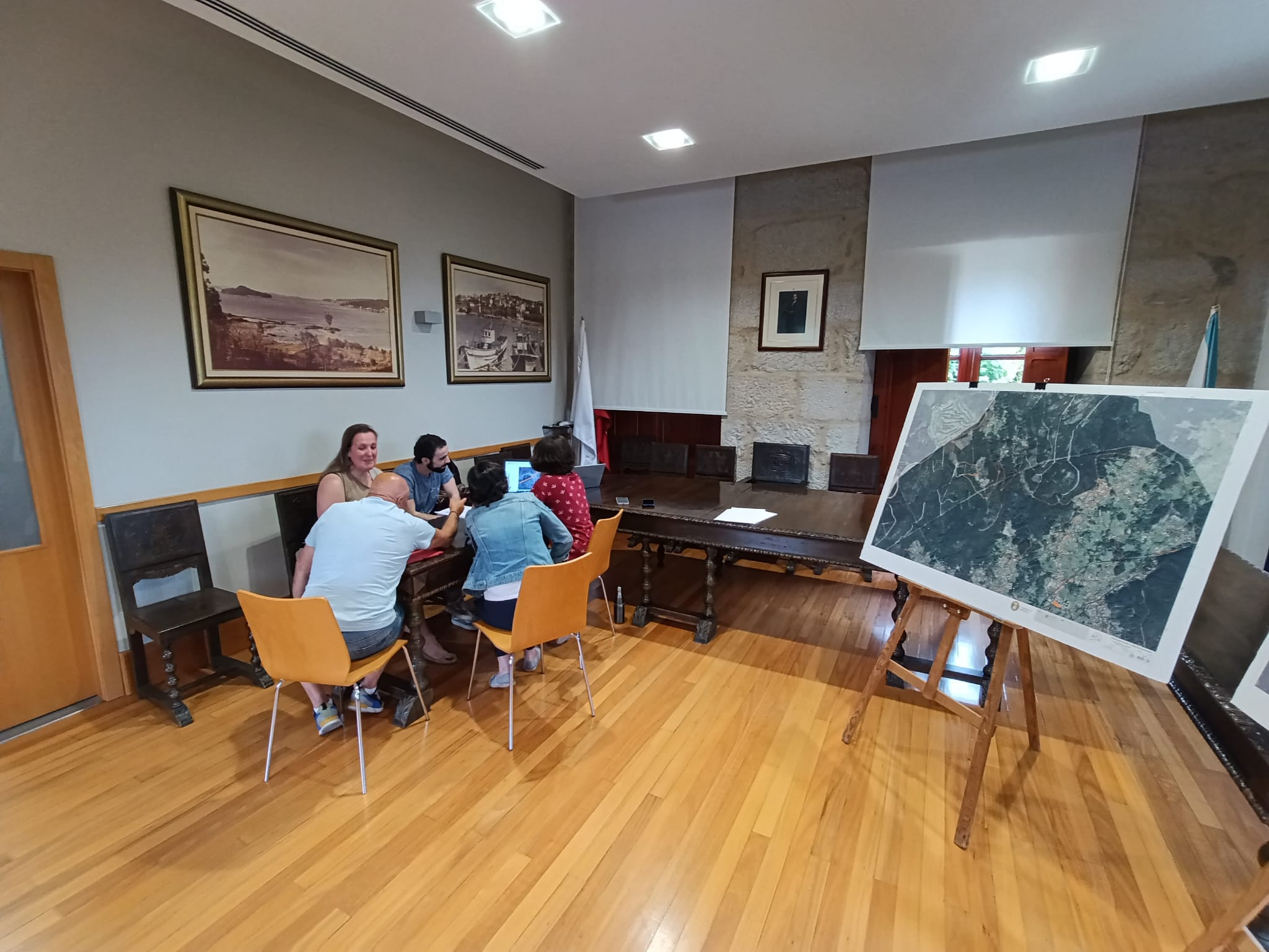 Una de las reuniones mantenidas en el Concello de Poio sobre el inventariado de caminos