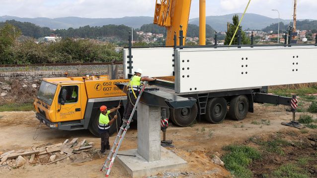 Instalación dunha pasarela en Mollavao Instalación dunha pasarela en Mollavao