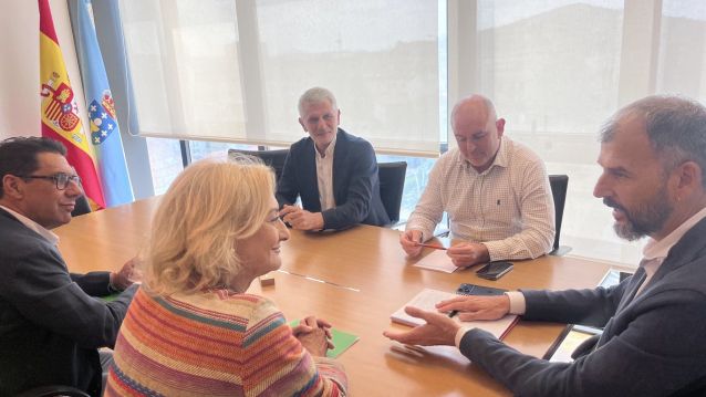 Reunión entre la AECC y el nuevo gerente del Sergas, Luis León Matos