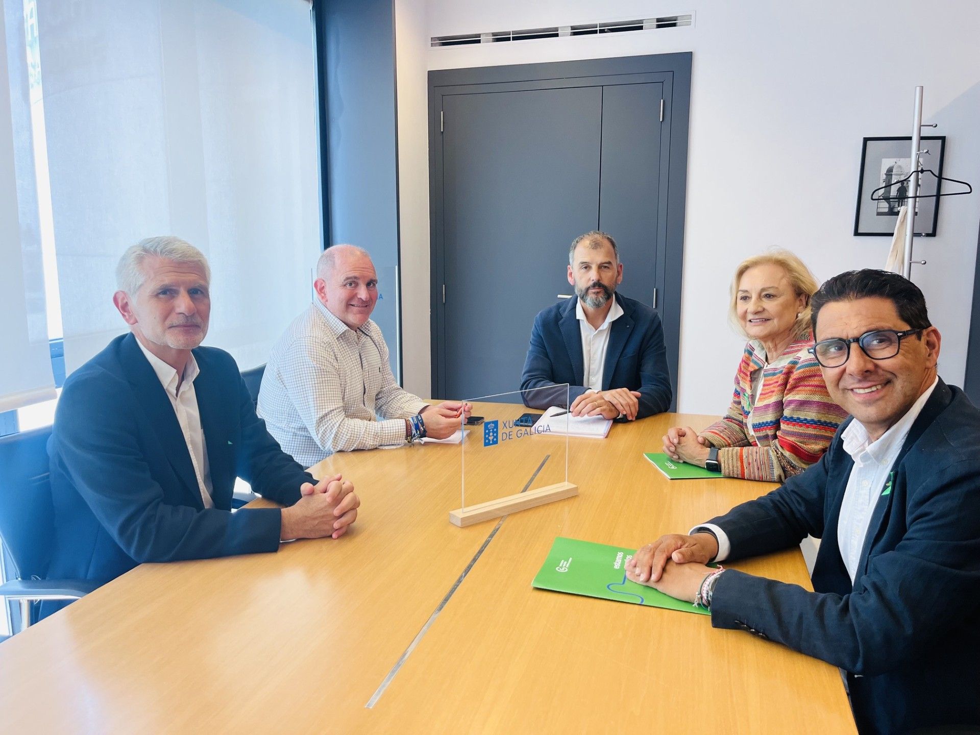 Reunión entre la AECC y el nuevo gerente del Sergas, Luis León Matos