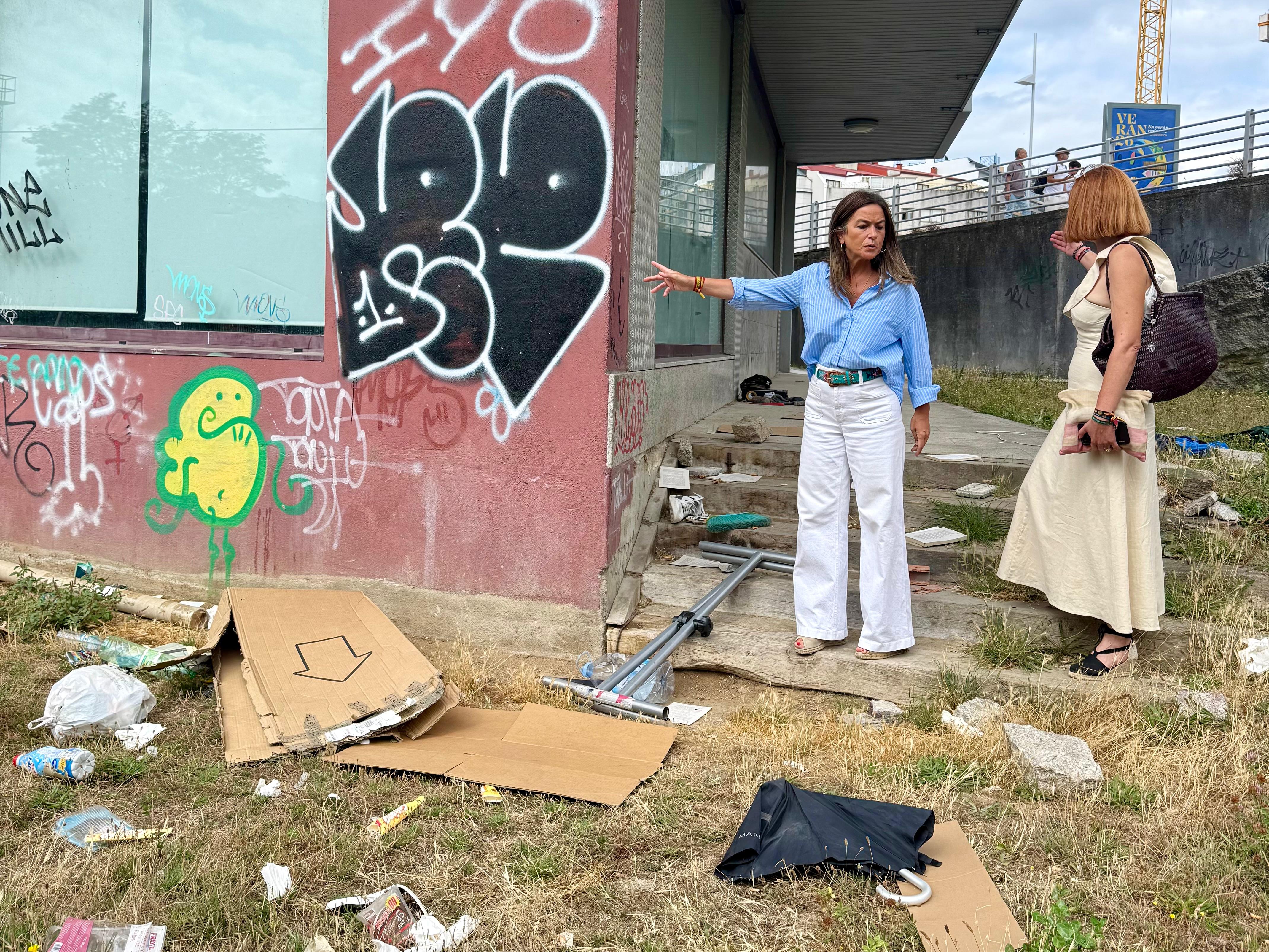 Pepa Pardo y Bea Rey, en el Camiño de Ferro